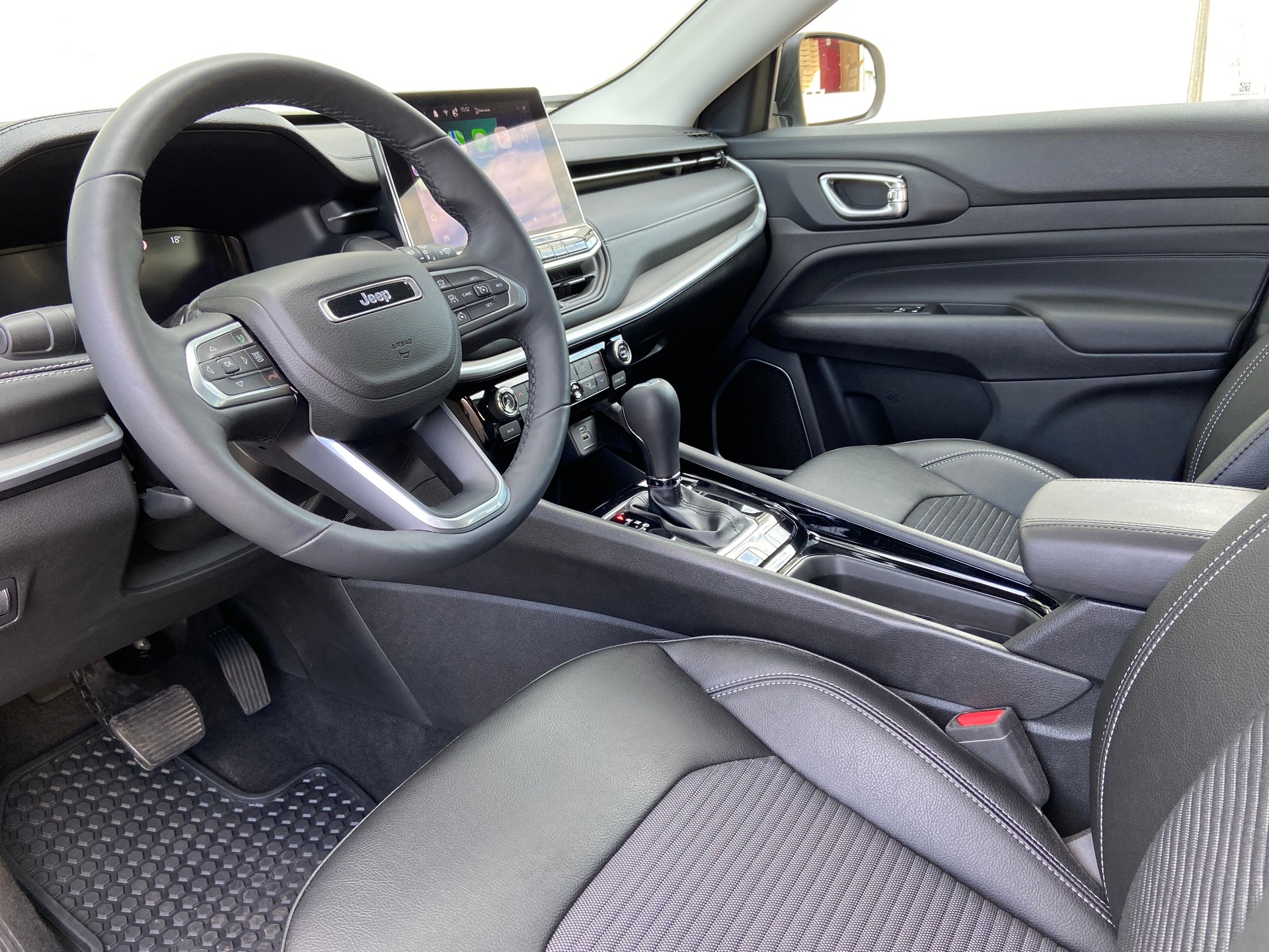 JEEP Compass 4x2 1.5 T MHEV Swiss Altitude-image-4
