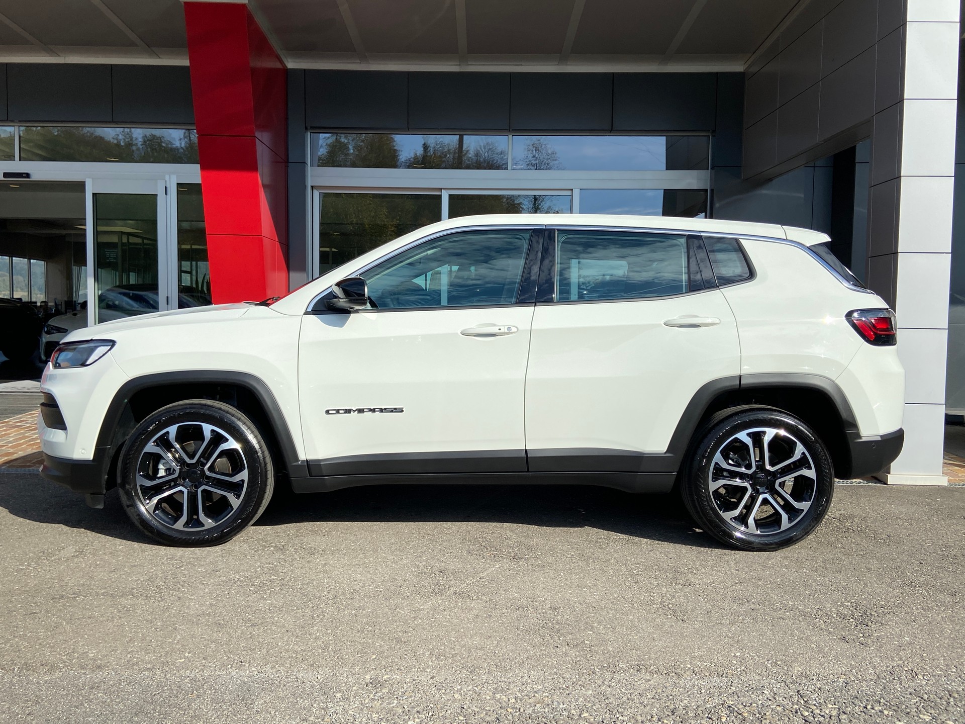 JEEP Compass 4x2 1.5 T MHEV Swiss Altitude-image-16