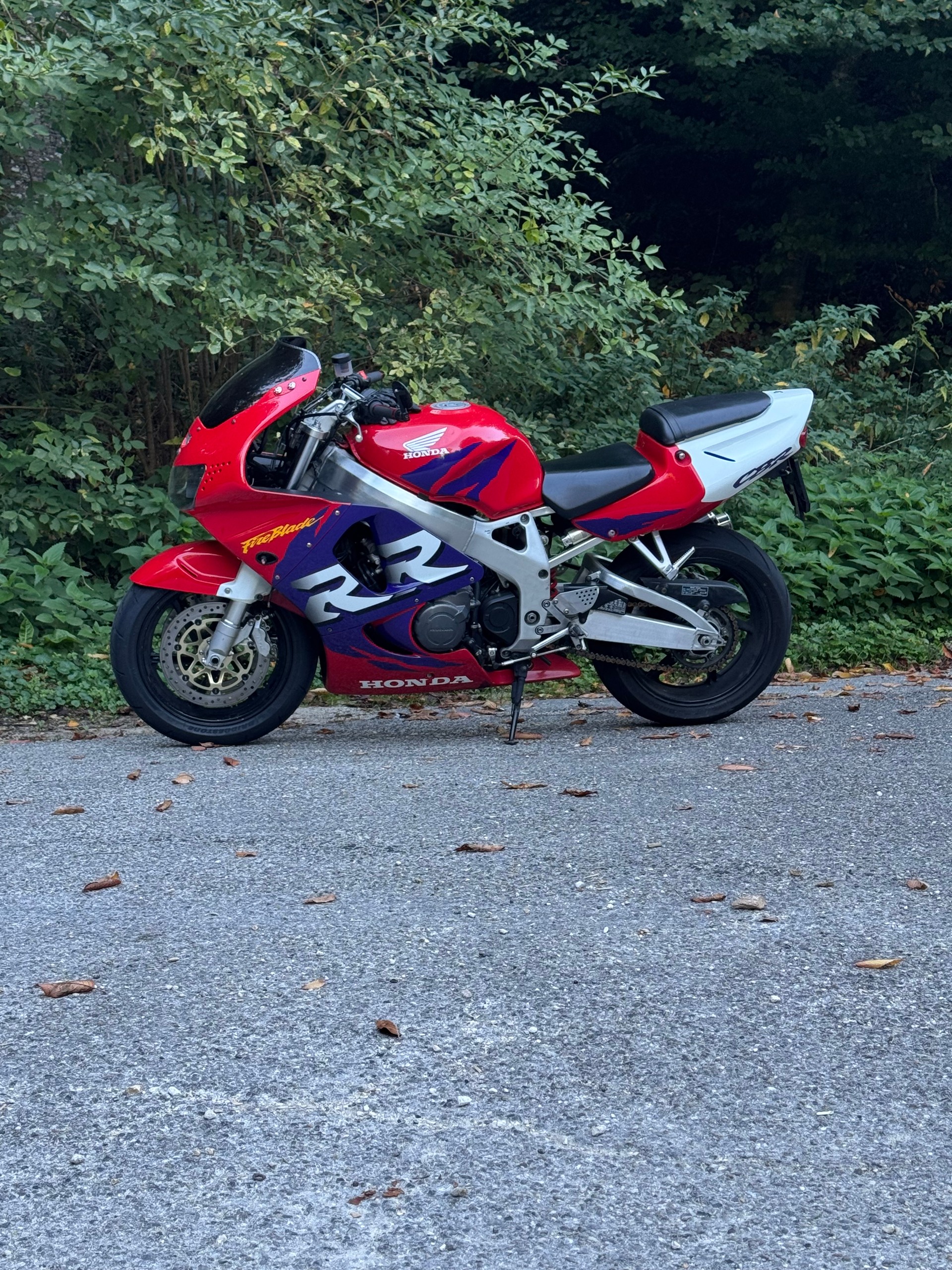 HONDA CBR 900 RR Fireblade-image-1