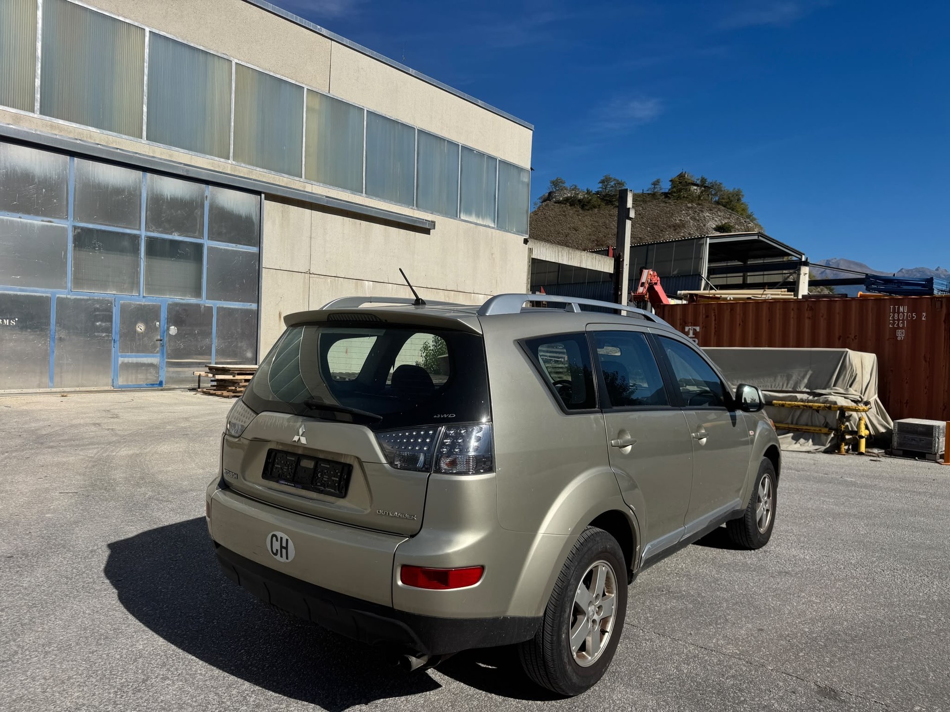 MITSUBISHI Outlander 2.0 DID Invite 4WD-image-3