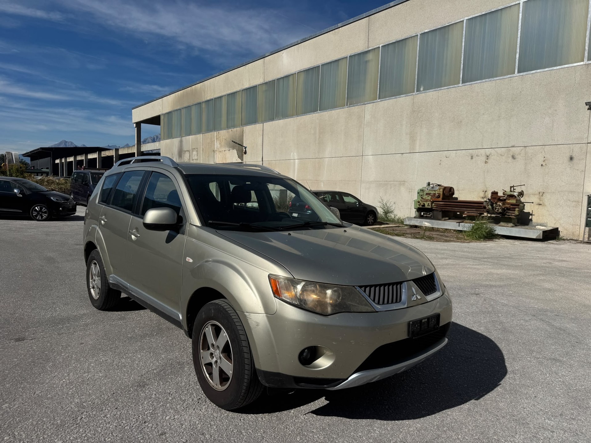 MITSUBISHI Outlander 2.0 DID Invite 4WD-image-1