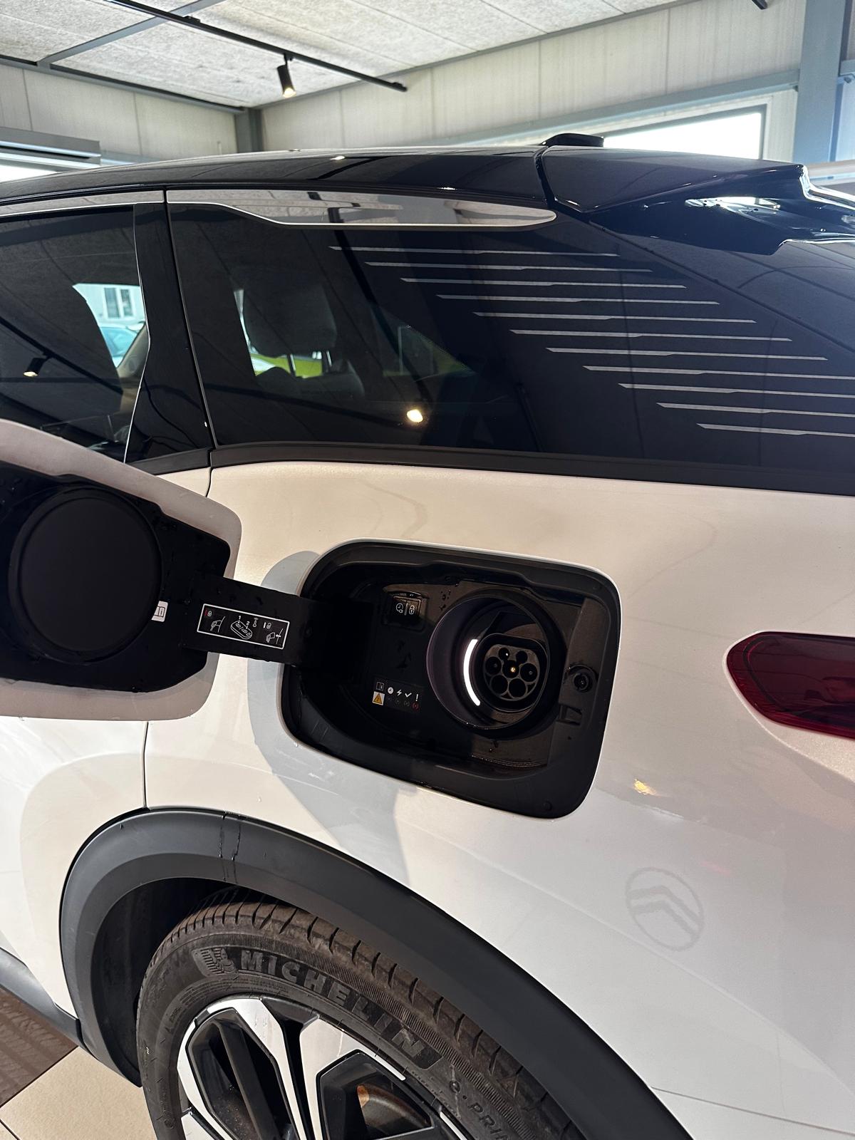 CITROEN C5 X 1.6i PHEV Shine Pack e-EAT8-image-9