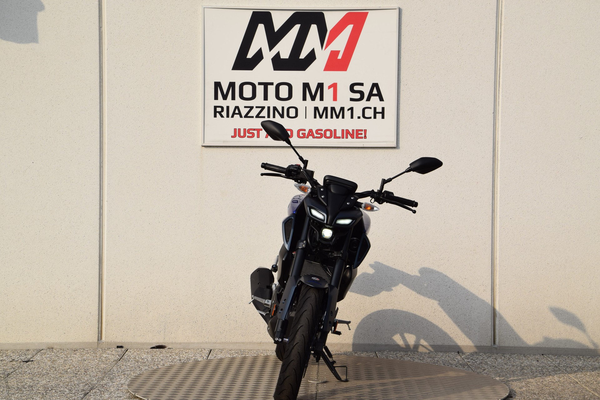 YAMAHA MT-125 ABS-showroom-element-2
