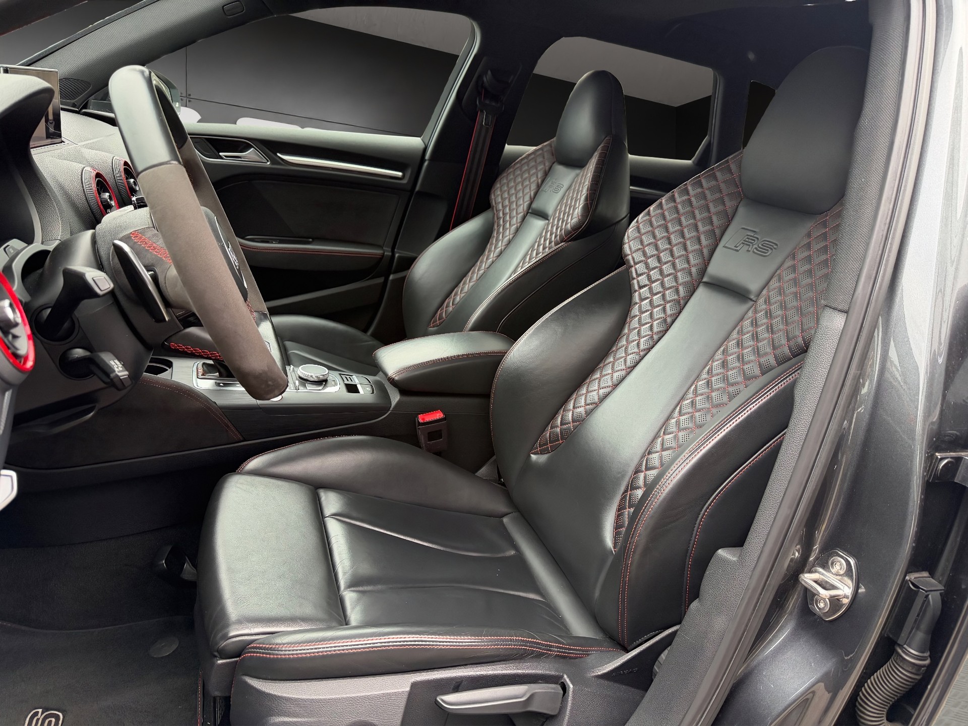 AUDI RS3 Sportback 2.5 TSI quattro S-tronic-image-9