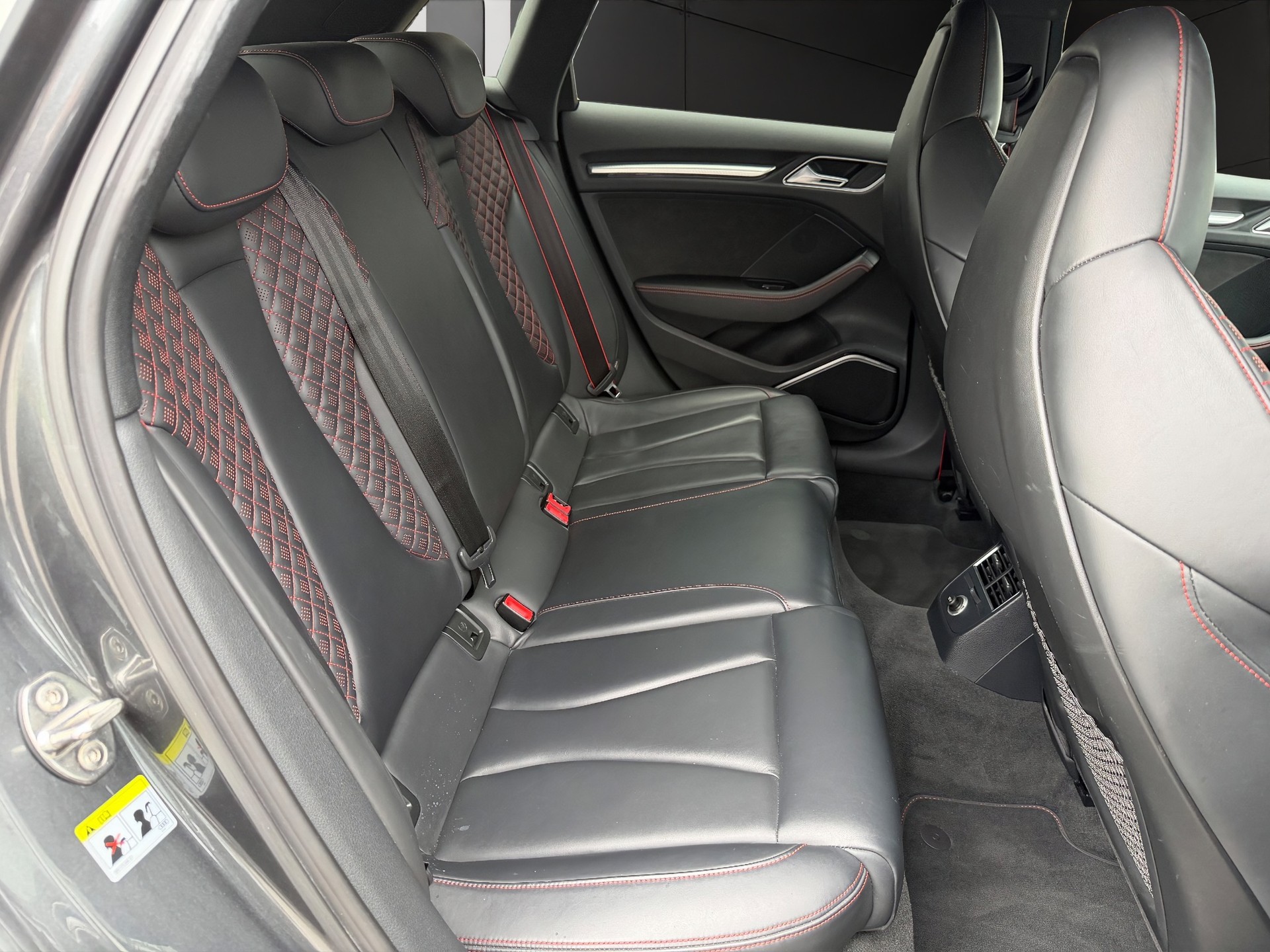 AUDI RS3 Sportback 2.5 TSI quattro S-tronic-image-19