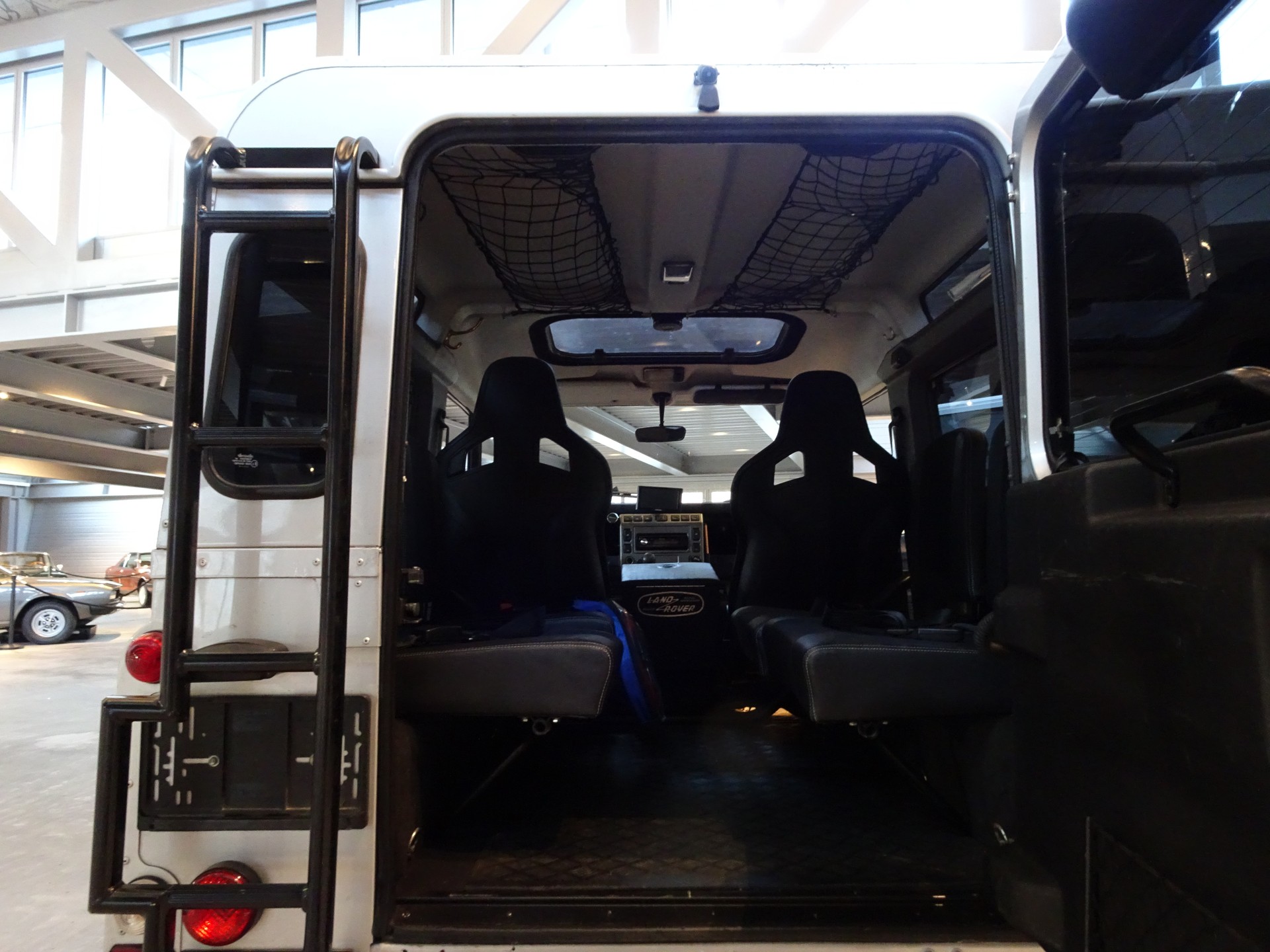 LAND ROVER Defender 90 CSW 2.5 Td5 AVUS-image-1
