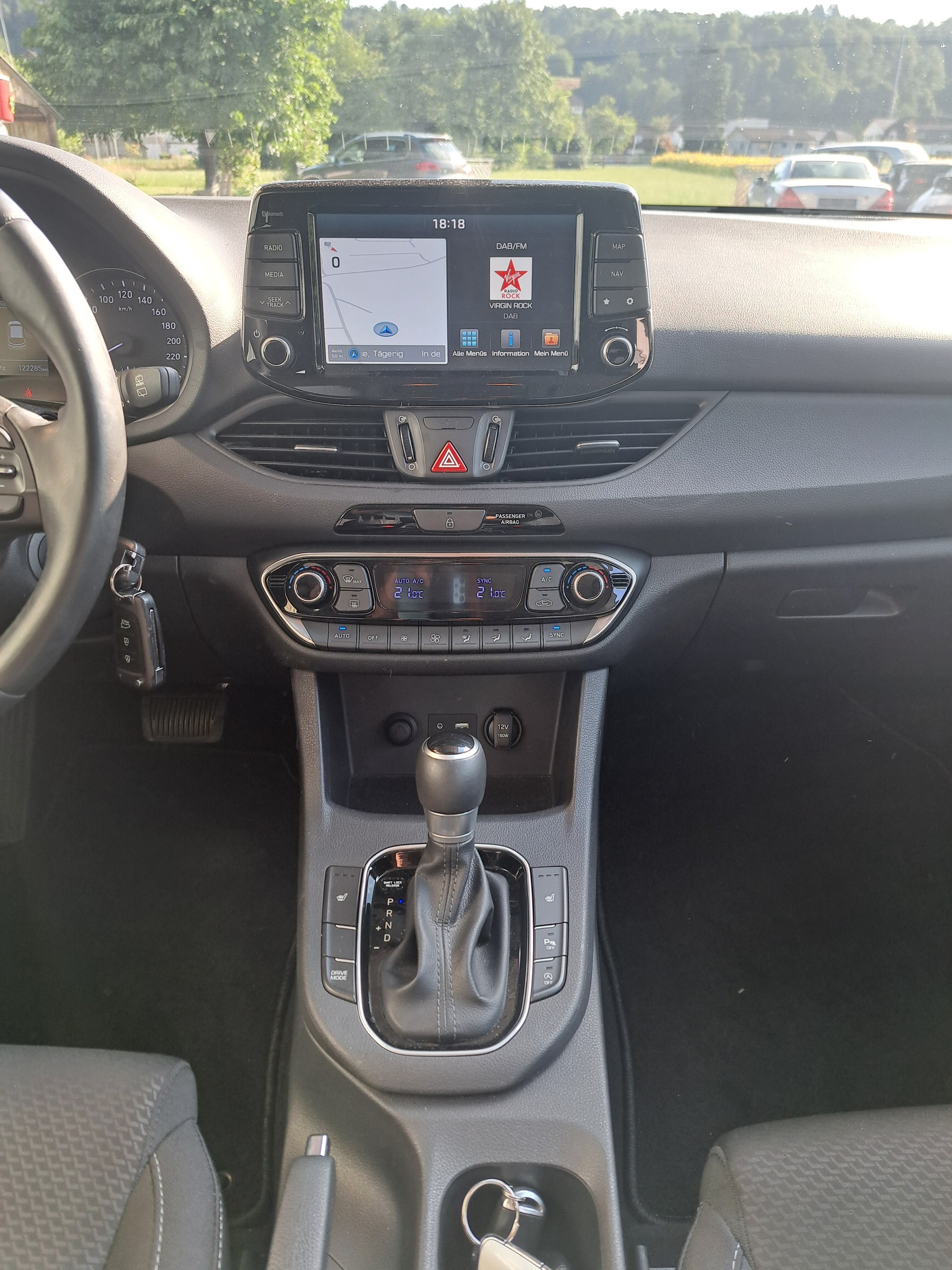 HYUNDAI i30 1.6 CRDi GO Plus DCT-image-3