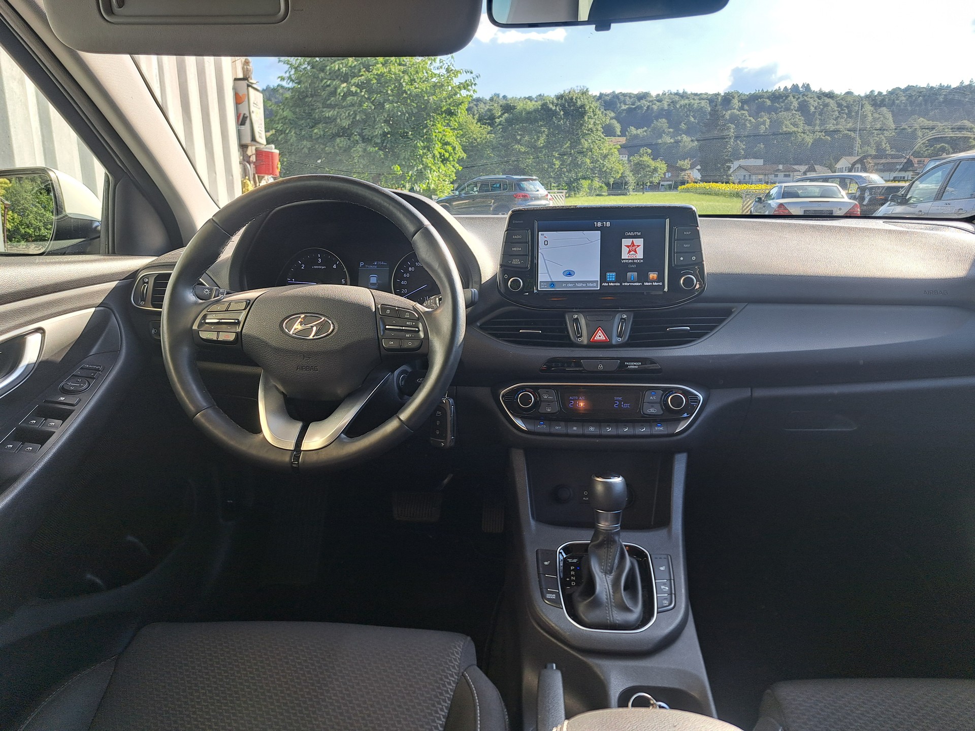 HYUNDAI i30 1.6 CRDi GO Plus DCT-image-4