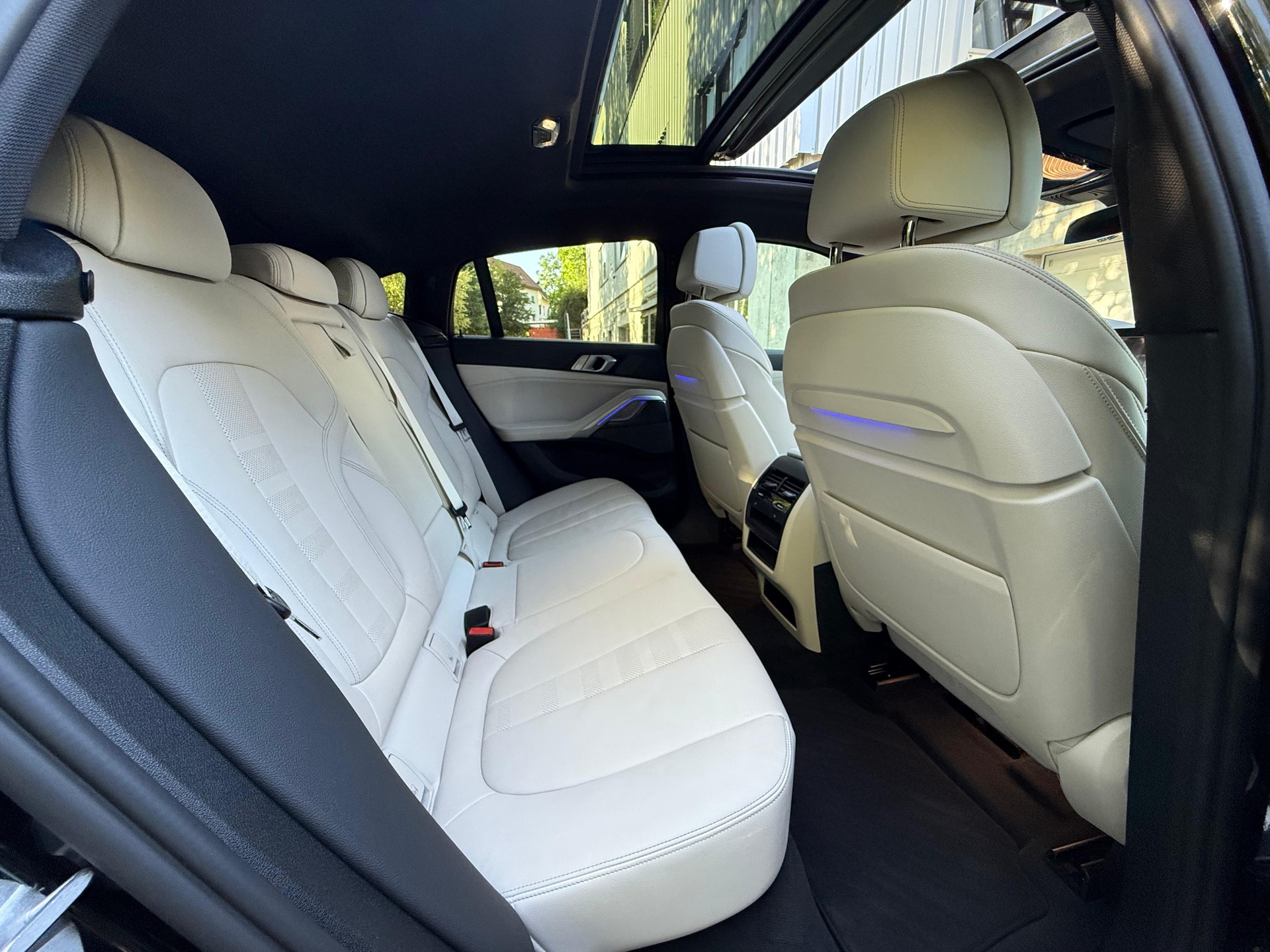 BMW X6 M50d-image-19