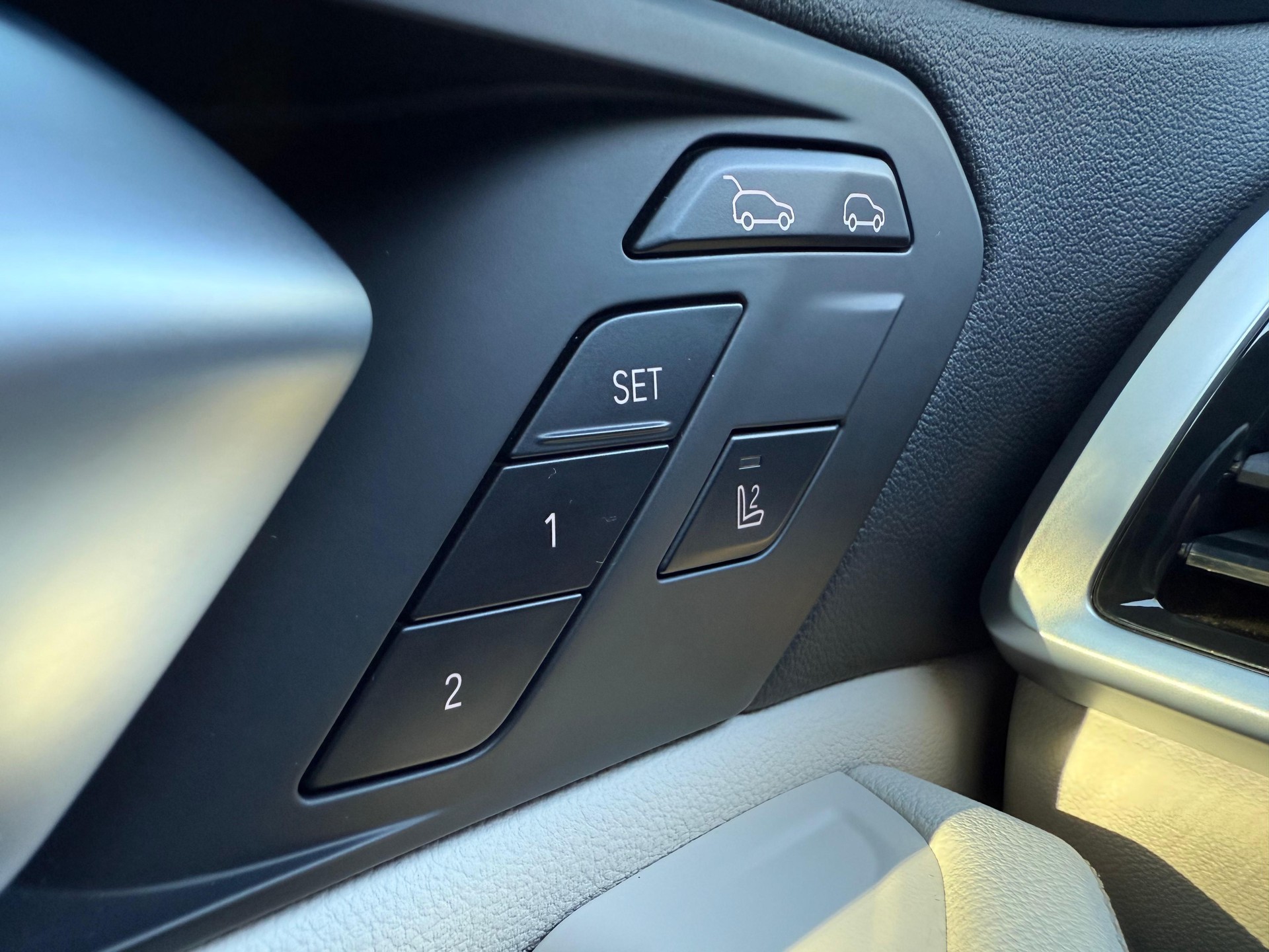 BMW X6 M50d-image-14