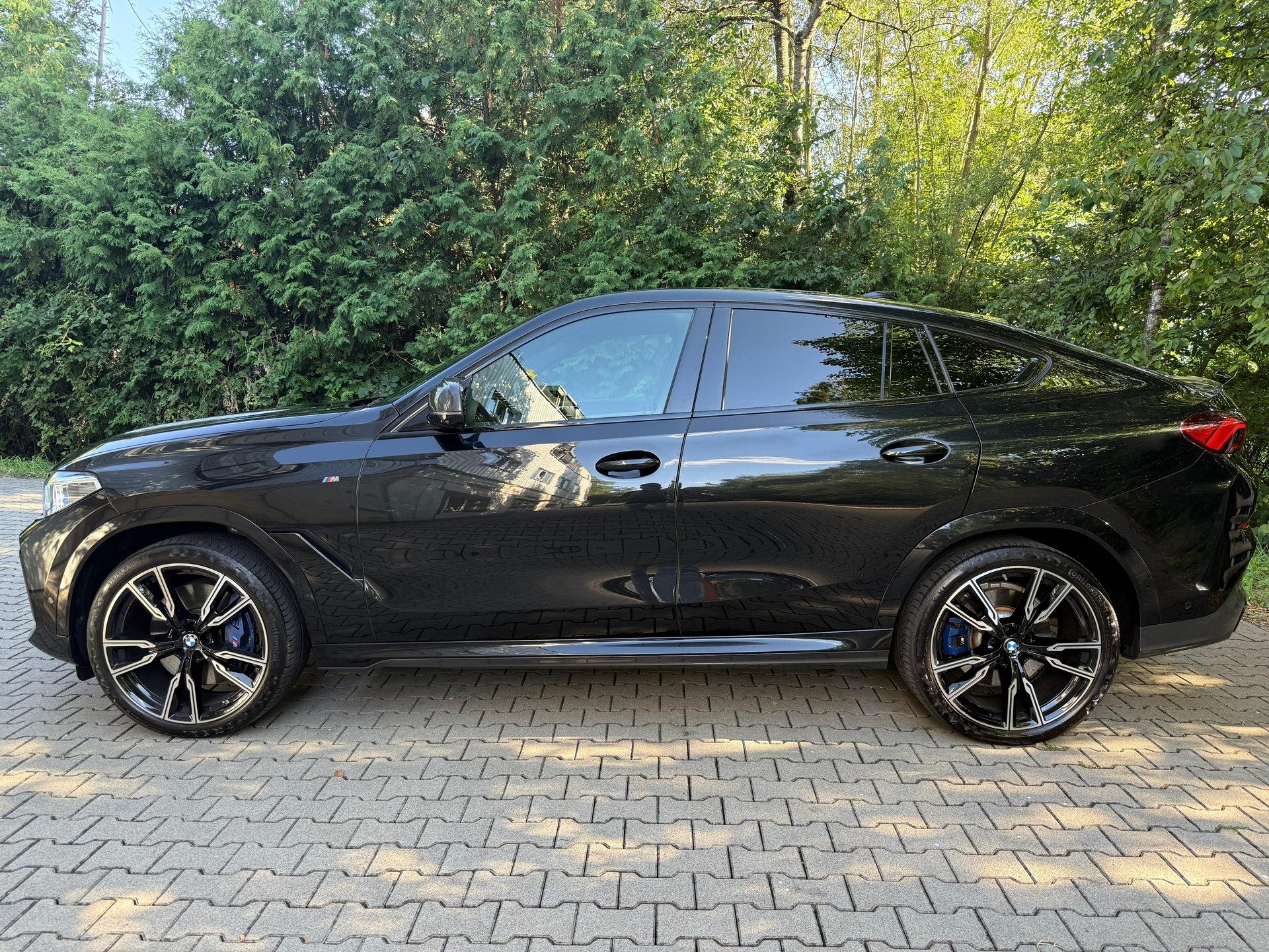 BMW X6 M50d-showroom-element-1