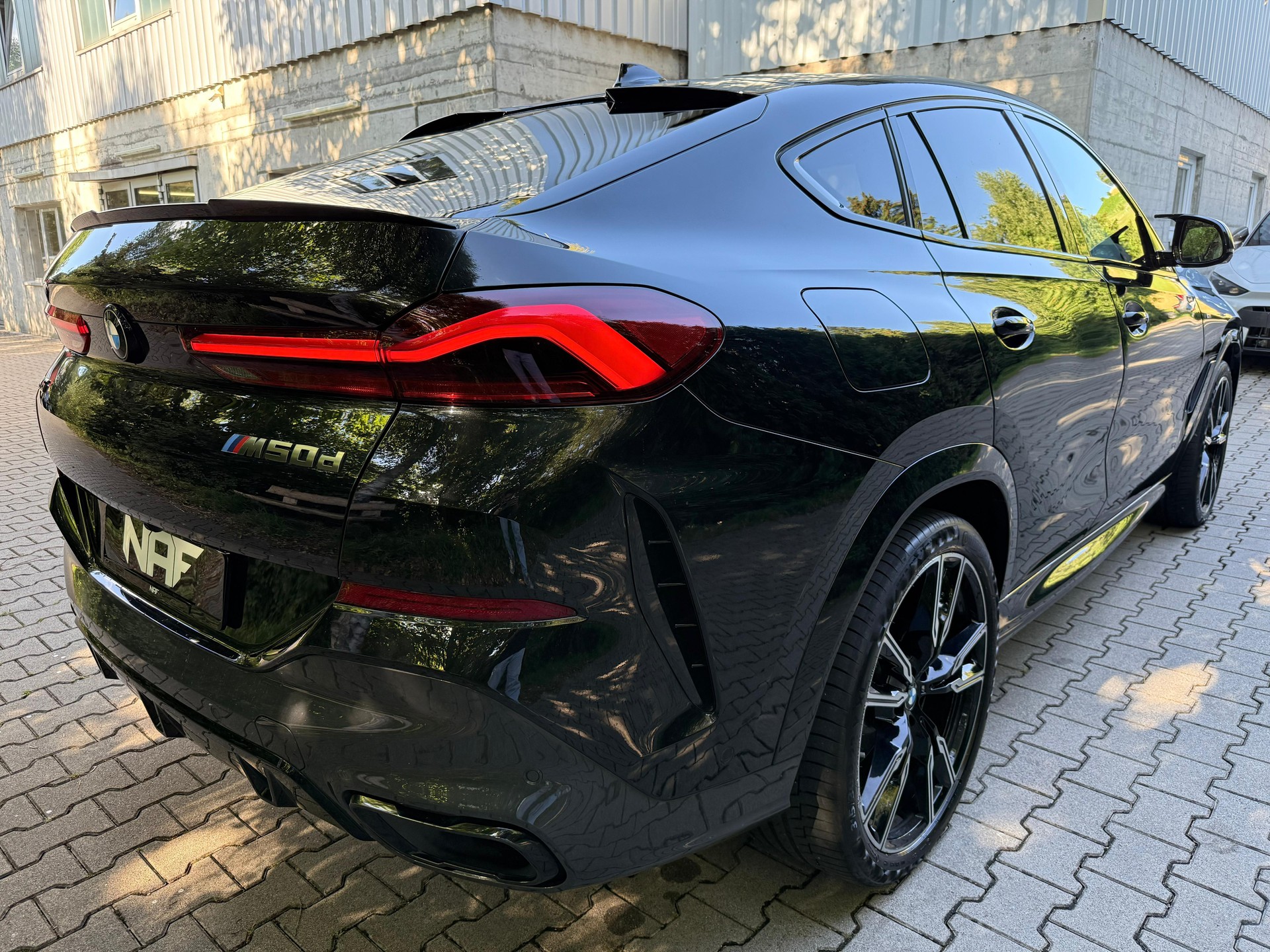 BMW X6 M50d-image-4