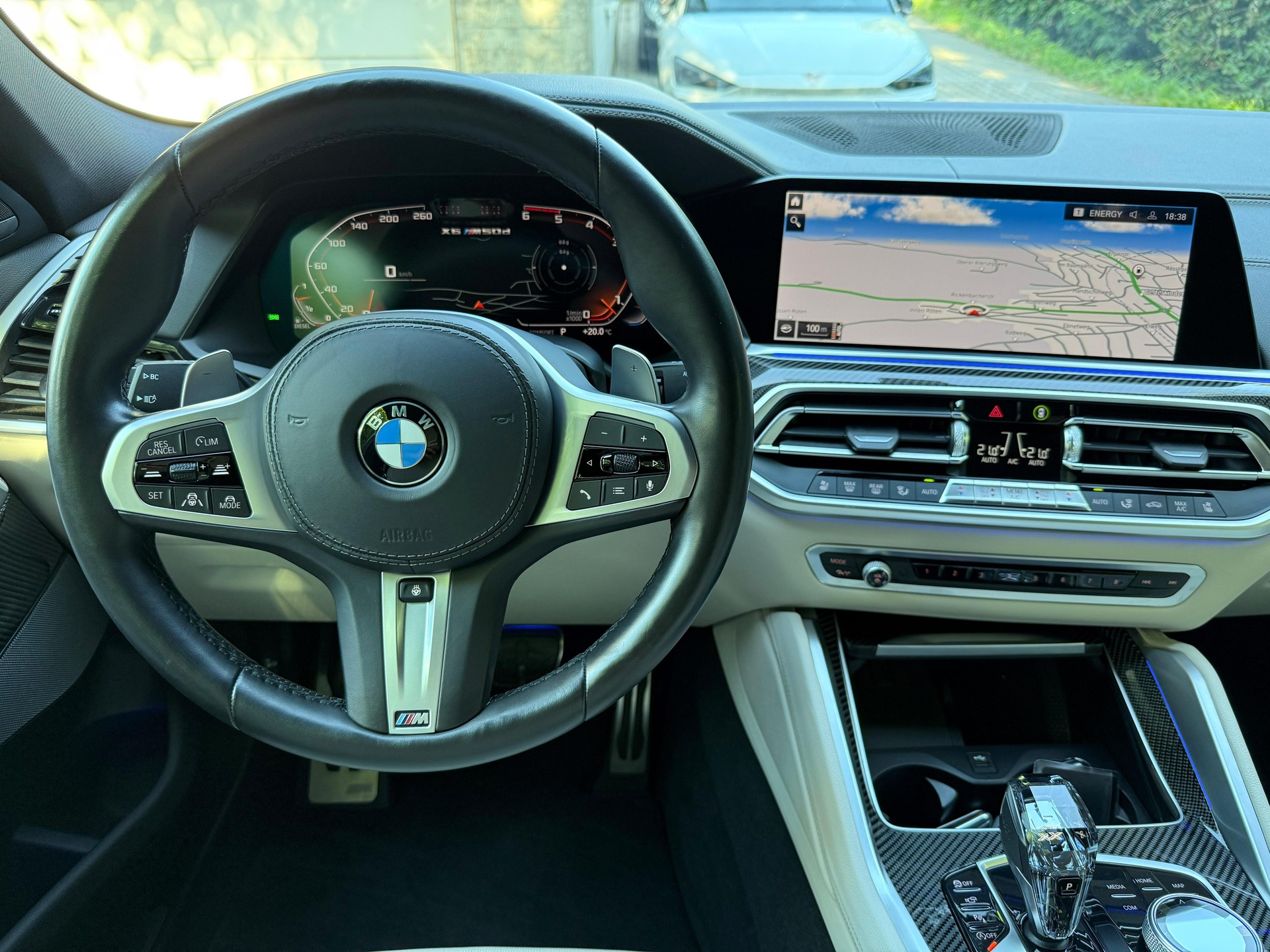 BMW X6 M50d-image-24