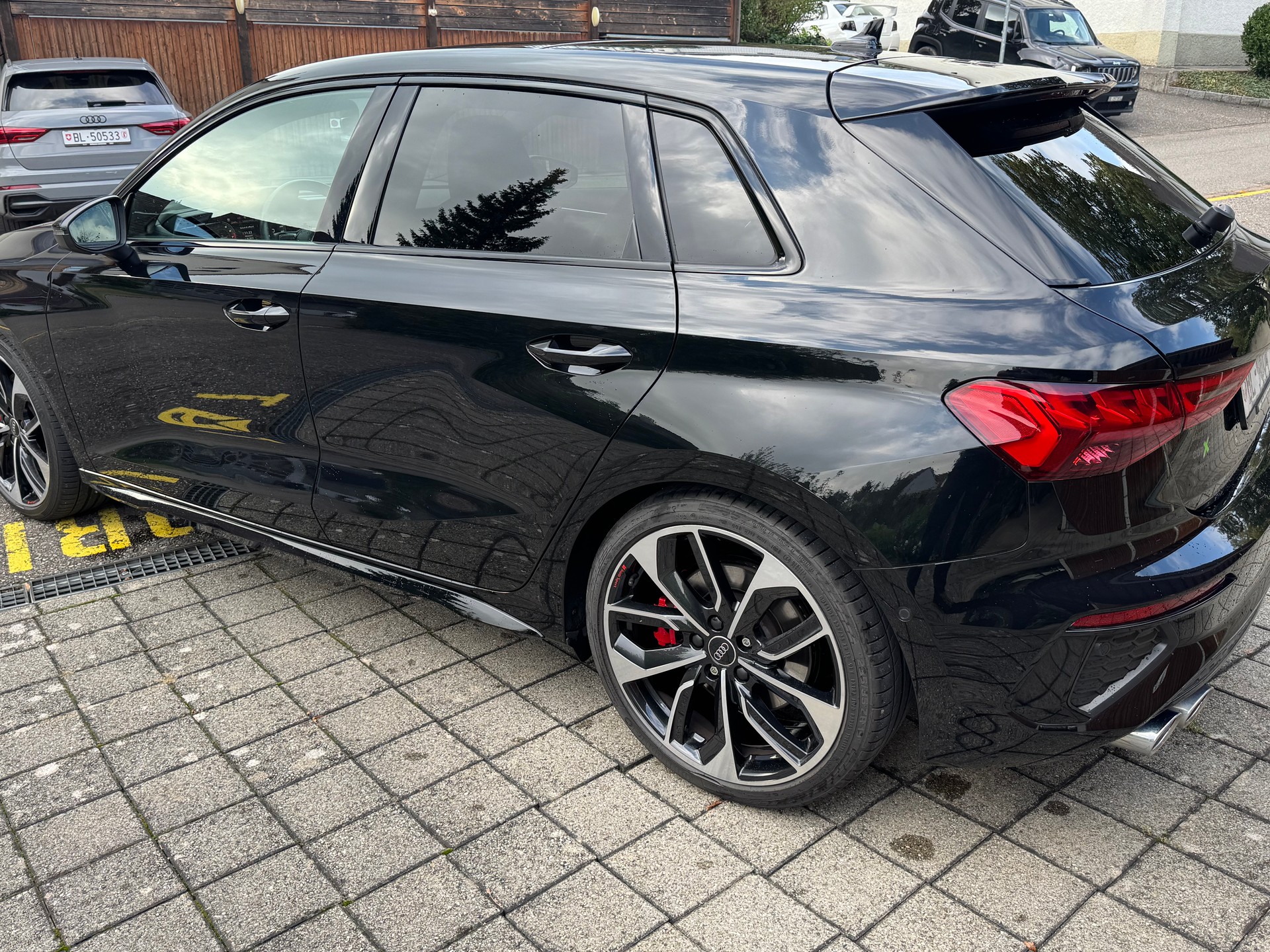 AUDI S3 Sportback 2.0 TFSI quattro S-tronic-showroom-element-2