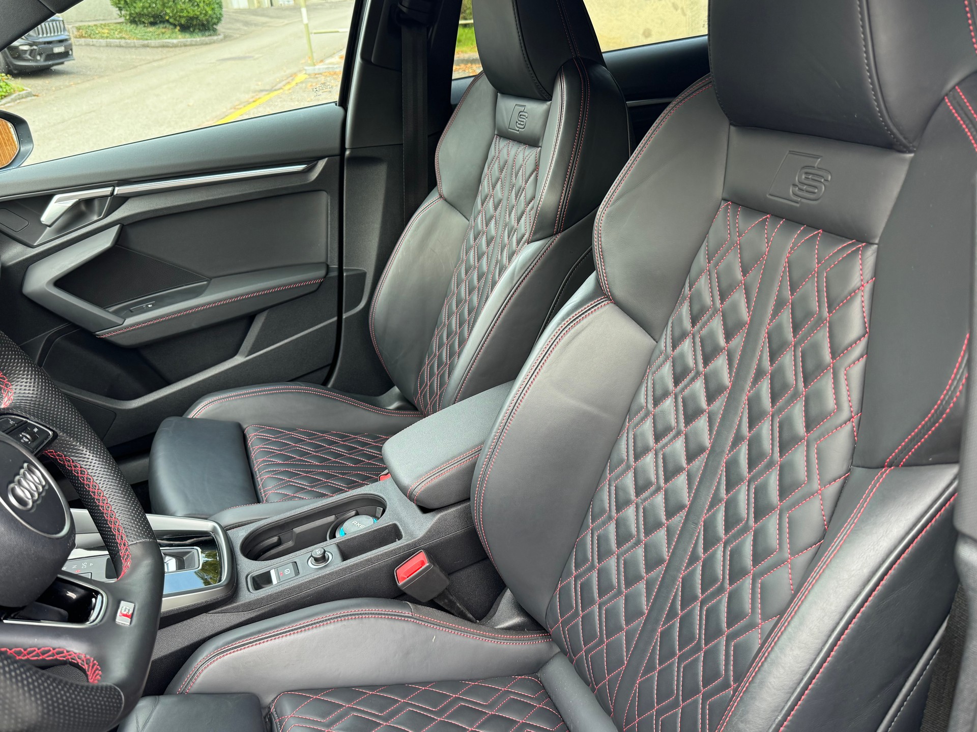AUDI S3 Sportback 2.0 TFSI quattro S-tronic-image-10