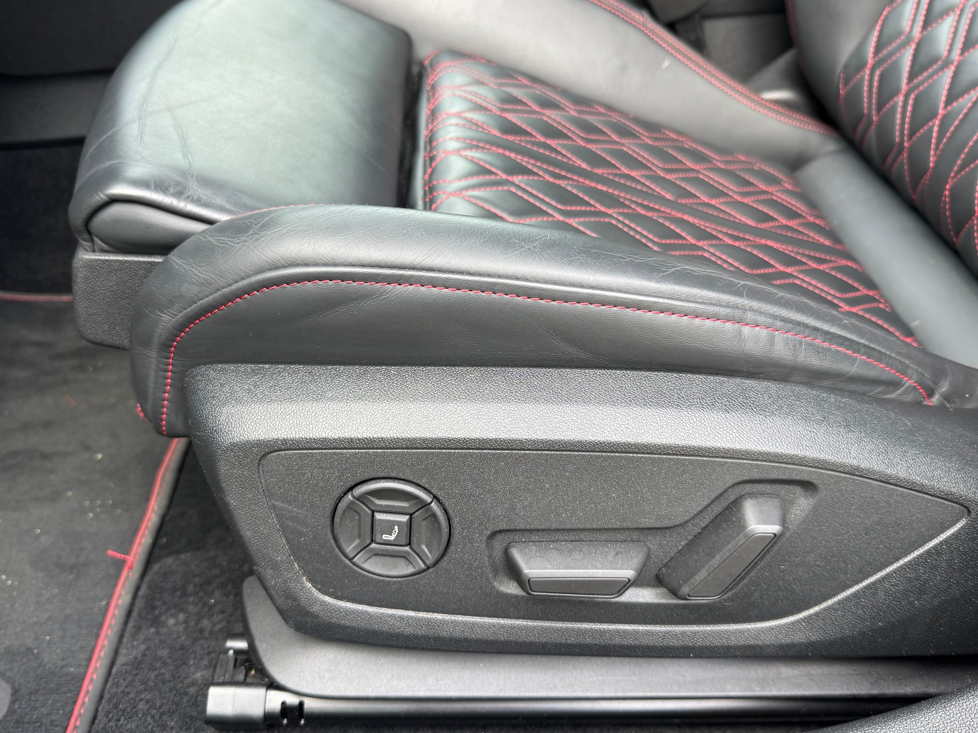 AUDI S3 Sportback 2.0 TFSI quattro S-tronic-image-9