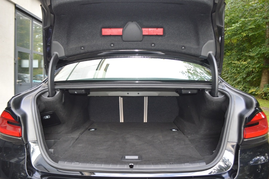 BMW 545e xDrive Steptronic-image-12
