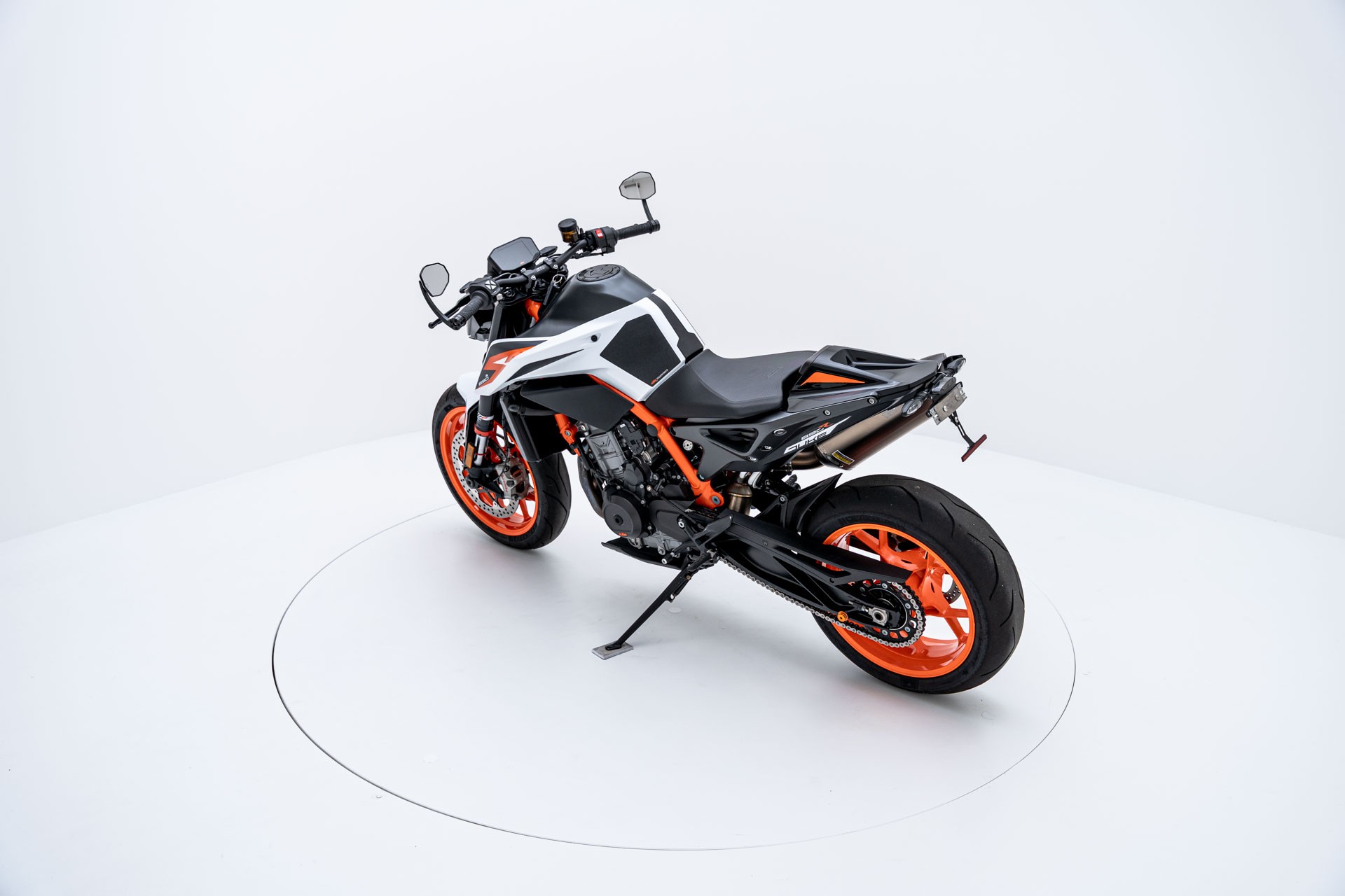KTM 890 Duke R-image-4