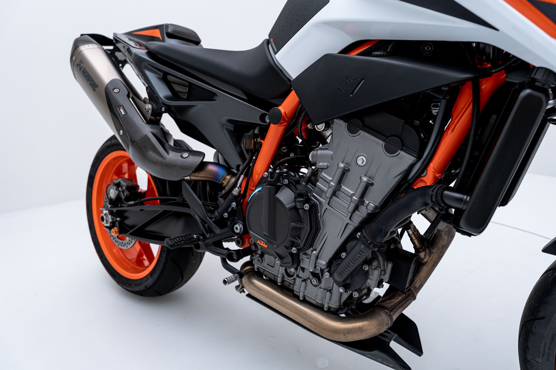 KTM 890 Duke R-image-10