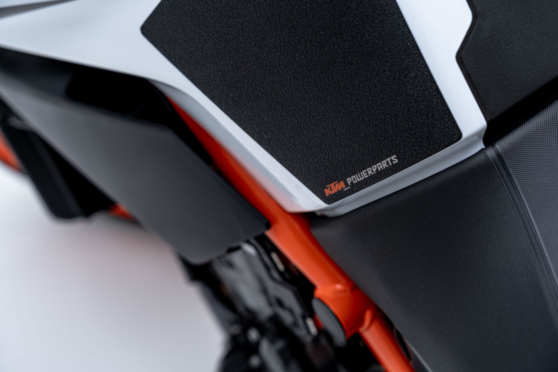 KTM 890 Duke R-image-8