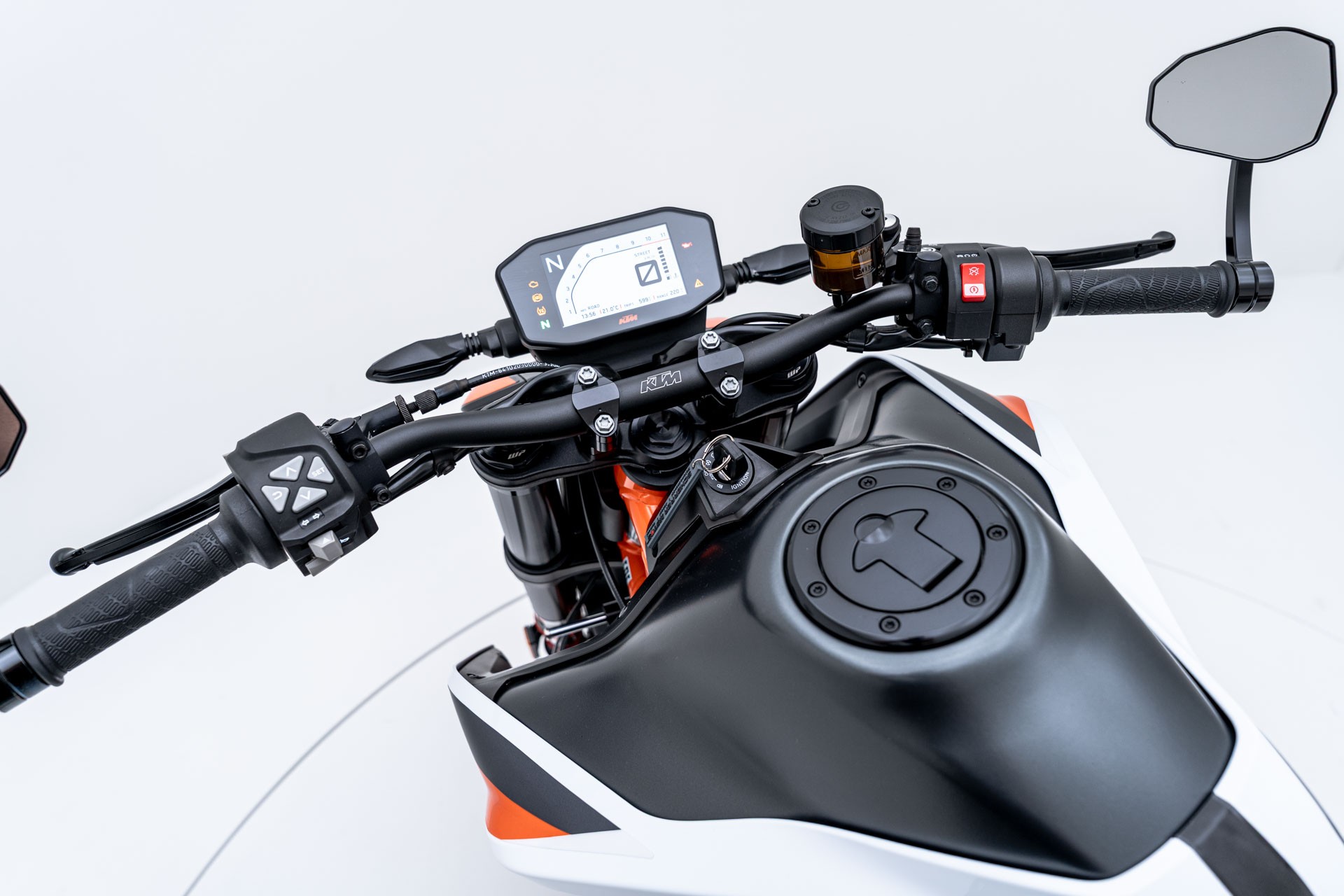 KTM 890 Duke R-image-7