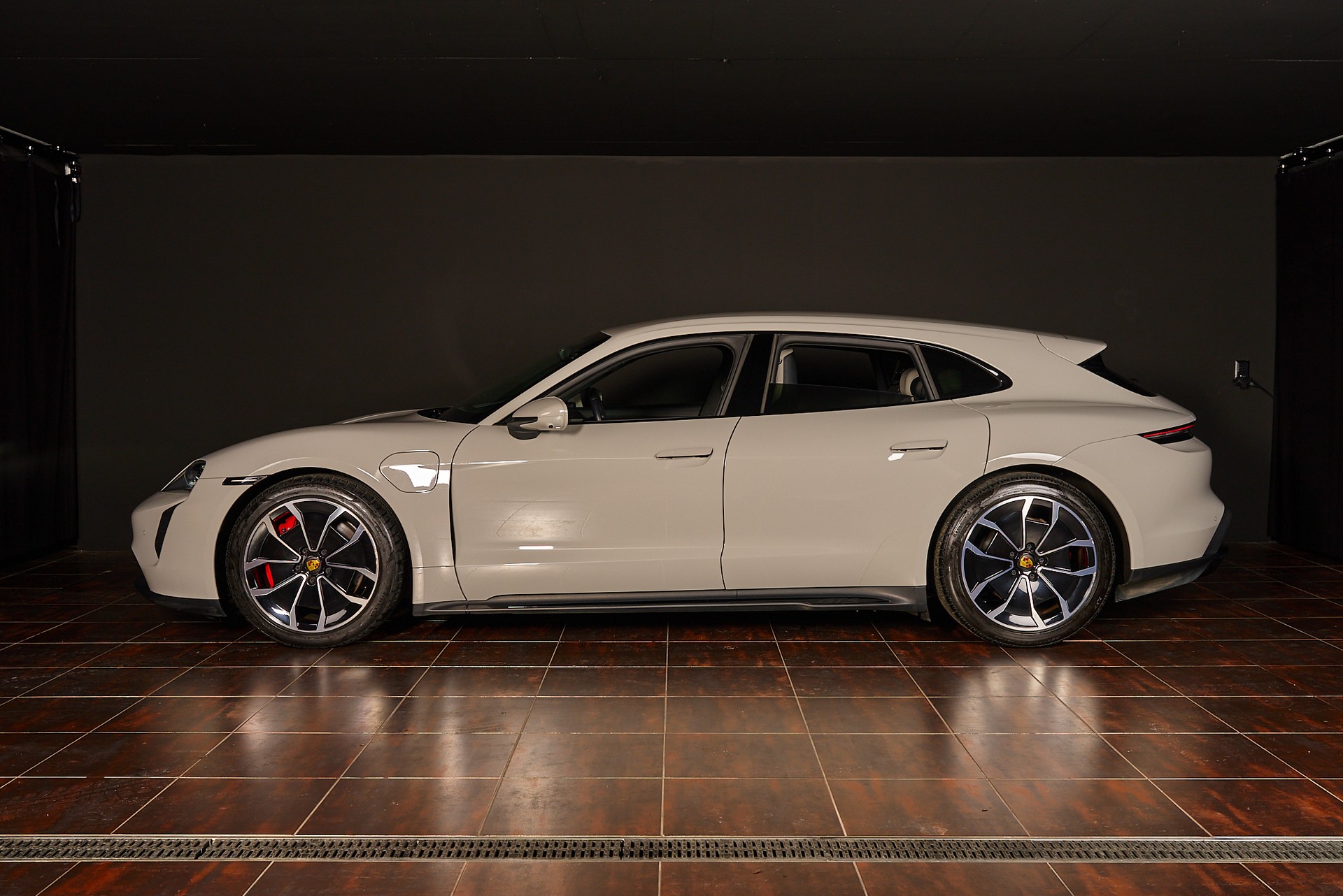 PORSCHE Taycan GTS Sport Turismo Performance Plus 93,4kWh-showroom-element-2