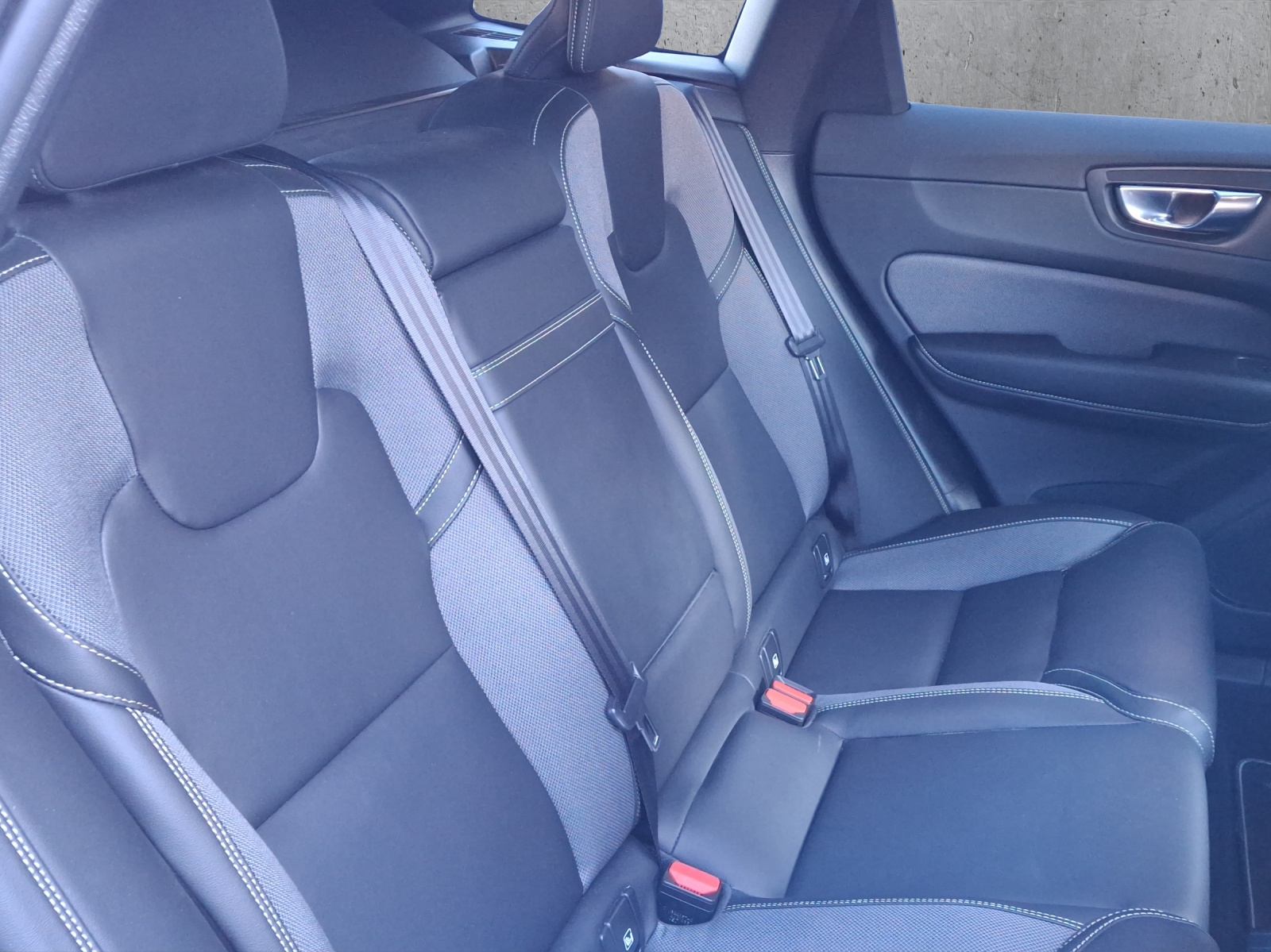 VOLVO XC60 T6 eAWD R-Design Geartronic-image-12