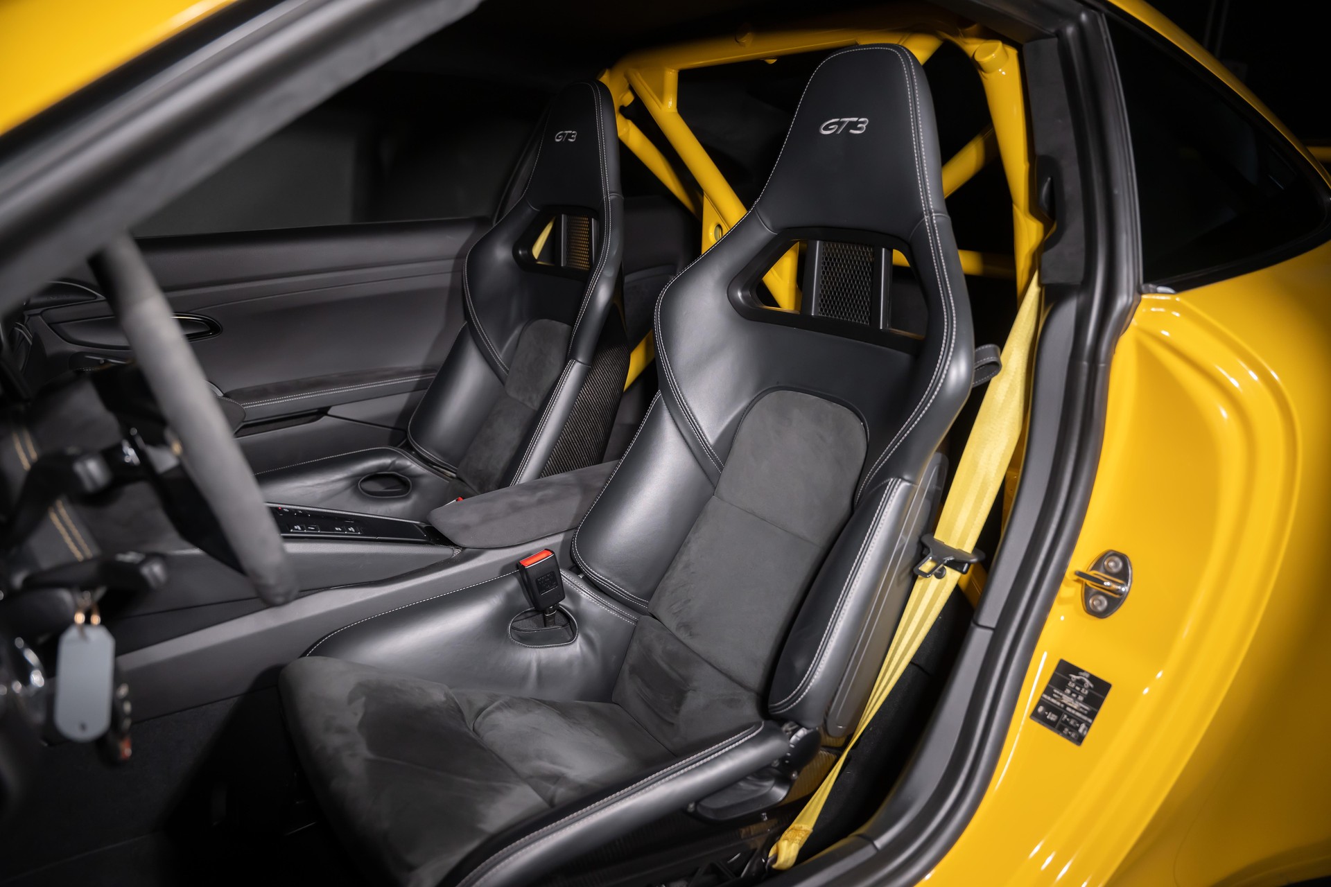 PORSCHE 911 Coupé 3.8 GT3 PDK-image-15