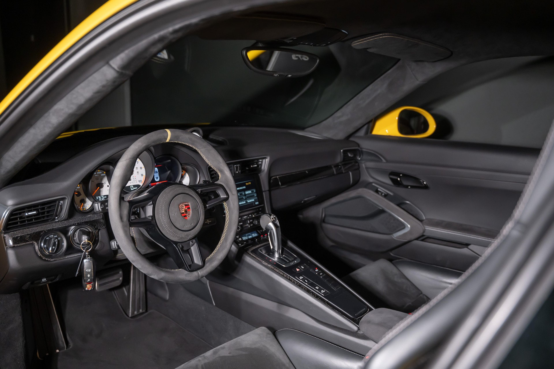 PORSCHE 911 Coupé 3.8 GT3 PDK-image-12