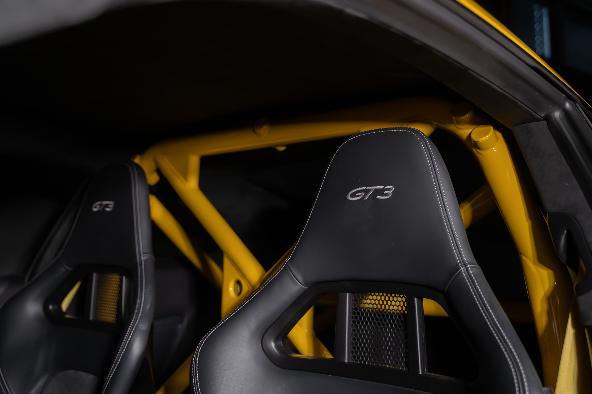 PORSCHE 911 Coupé 3.8 GT3 PDK-image-16