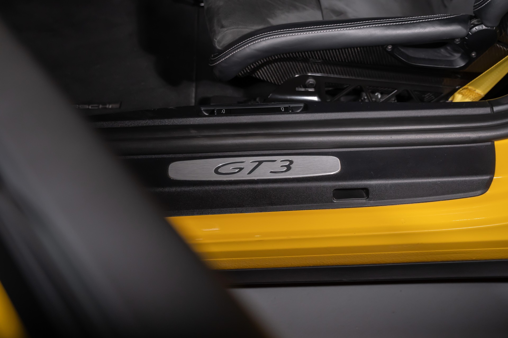 PORSCHE 911 Coupé 3.8 GT3 PDK-image-17