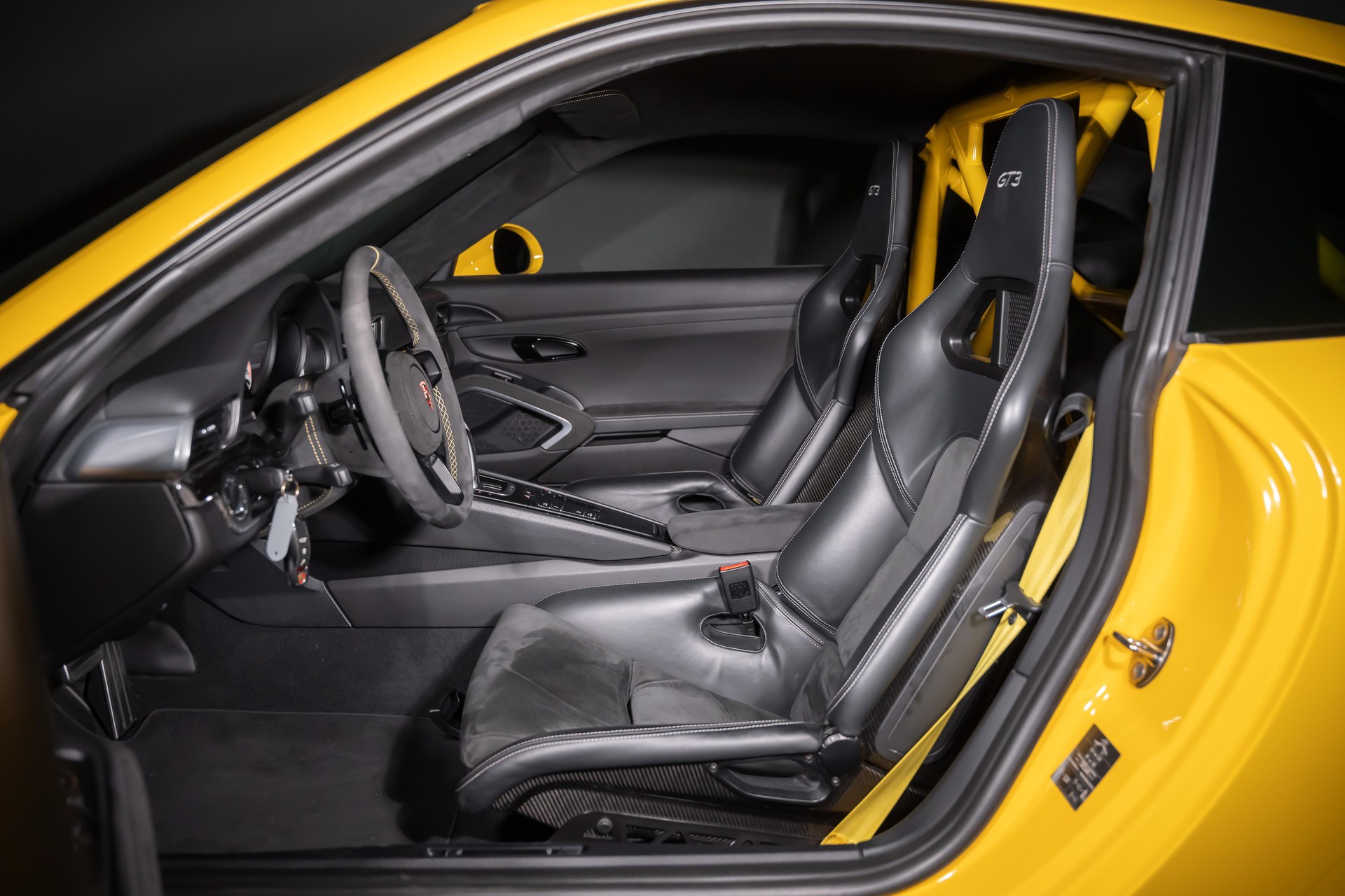 PORSCHE 911 Coupé 3.8 GT3 PDK-image-14