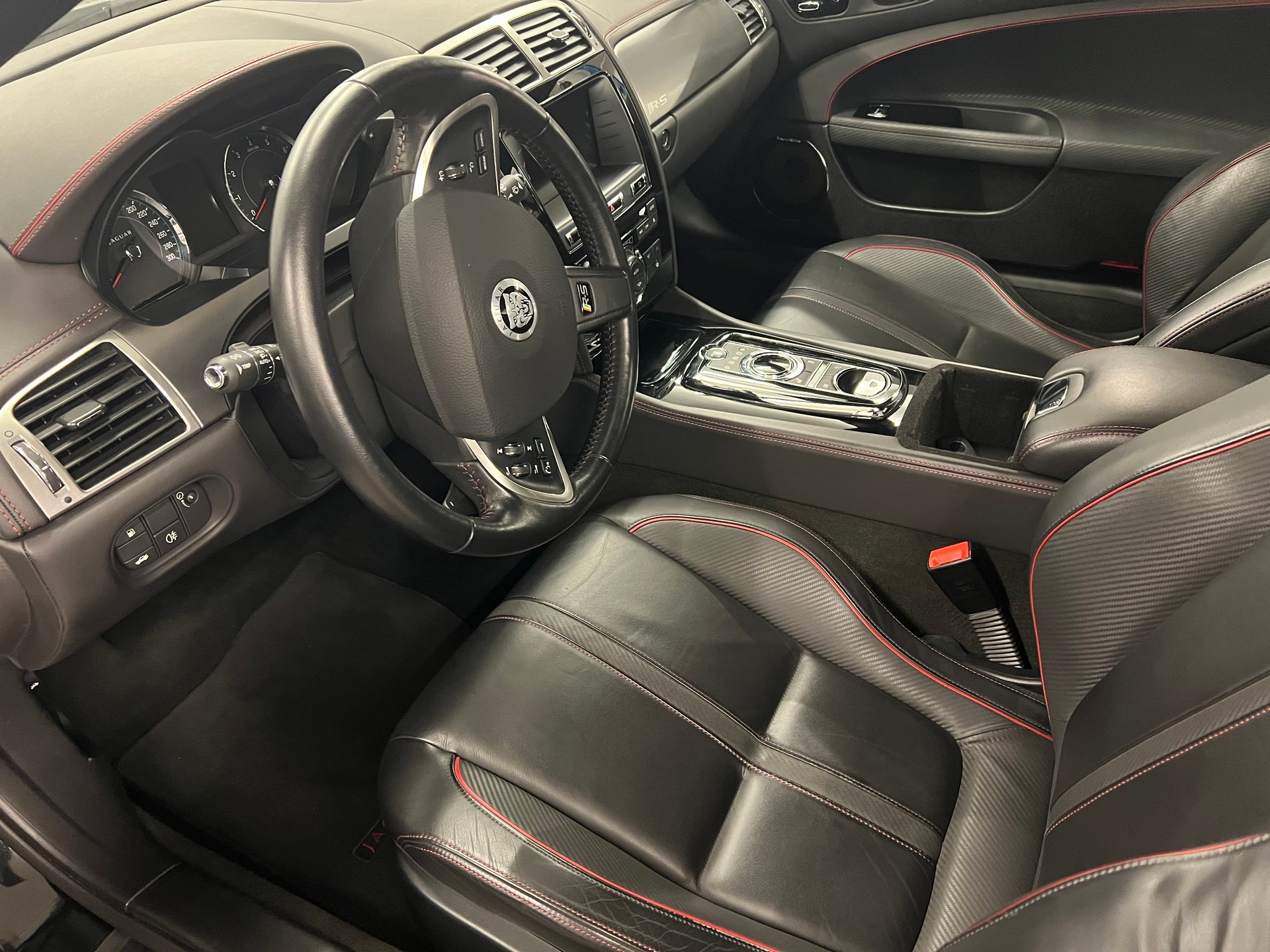 JAGUAR XKR-S 5.0 V8 SC Convertible-image-12