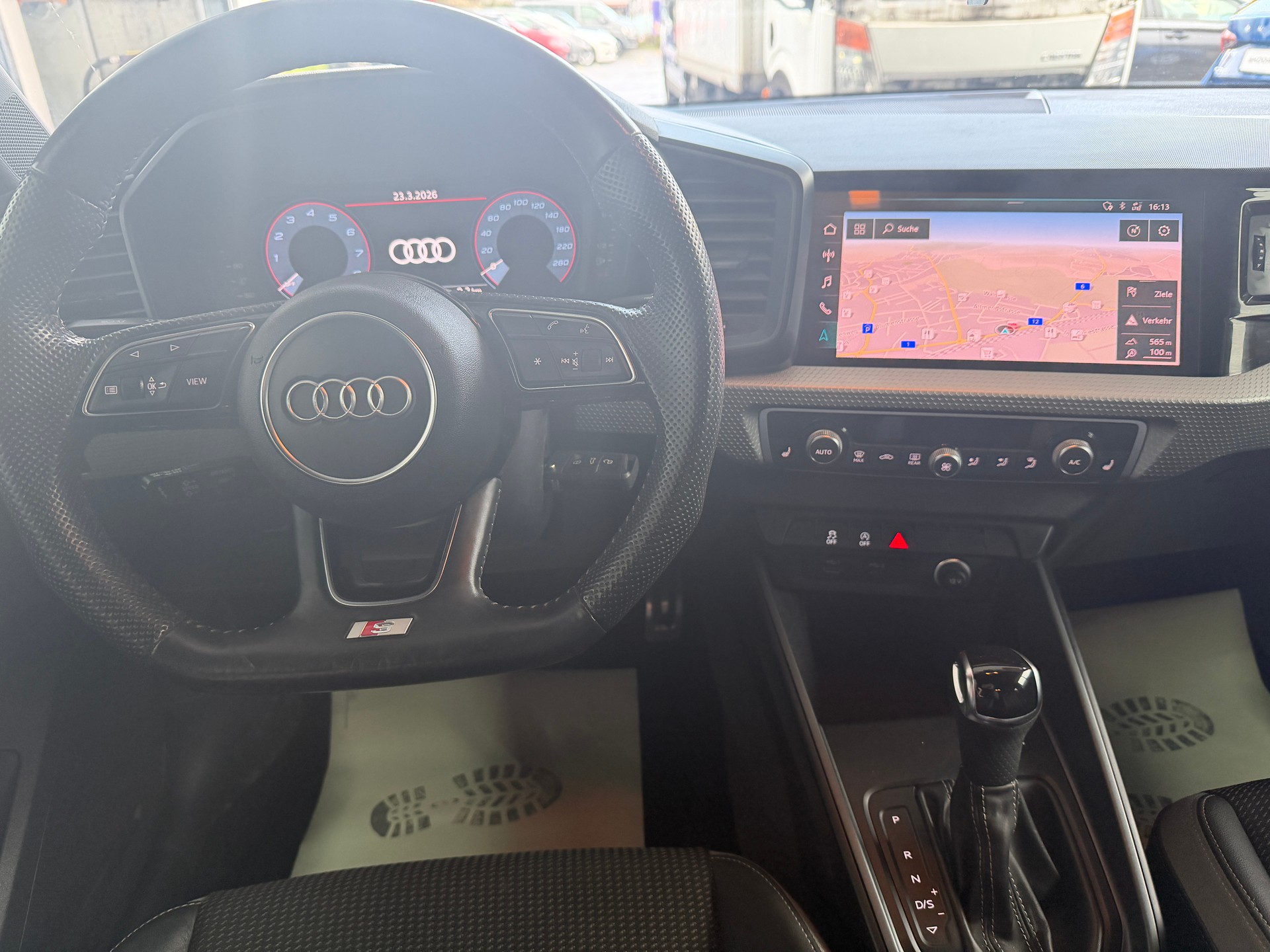 AUDI A1 Sportback 35 TFSI S Line-image-4