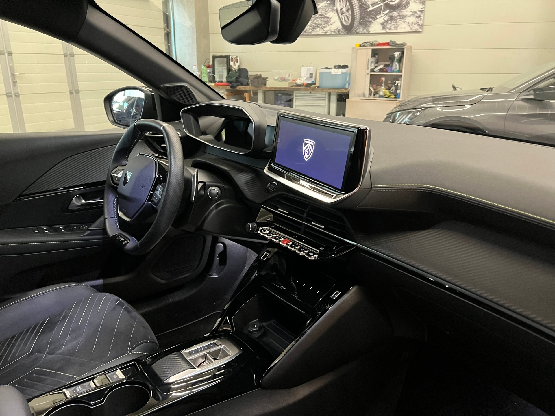 PEUGEOT 208 1.2 MHEV 145 GT-image-7