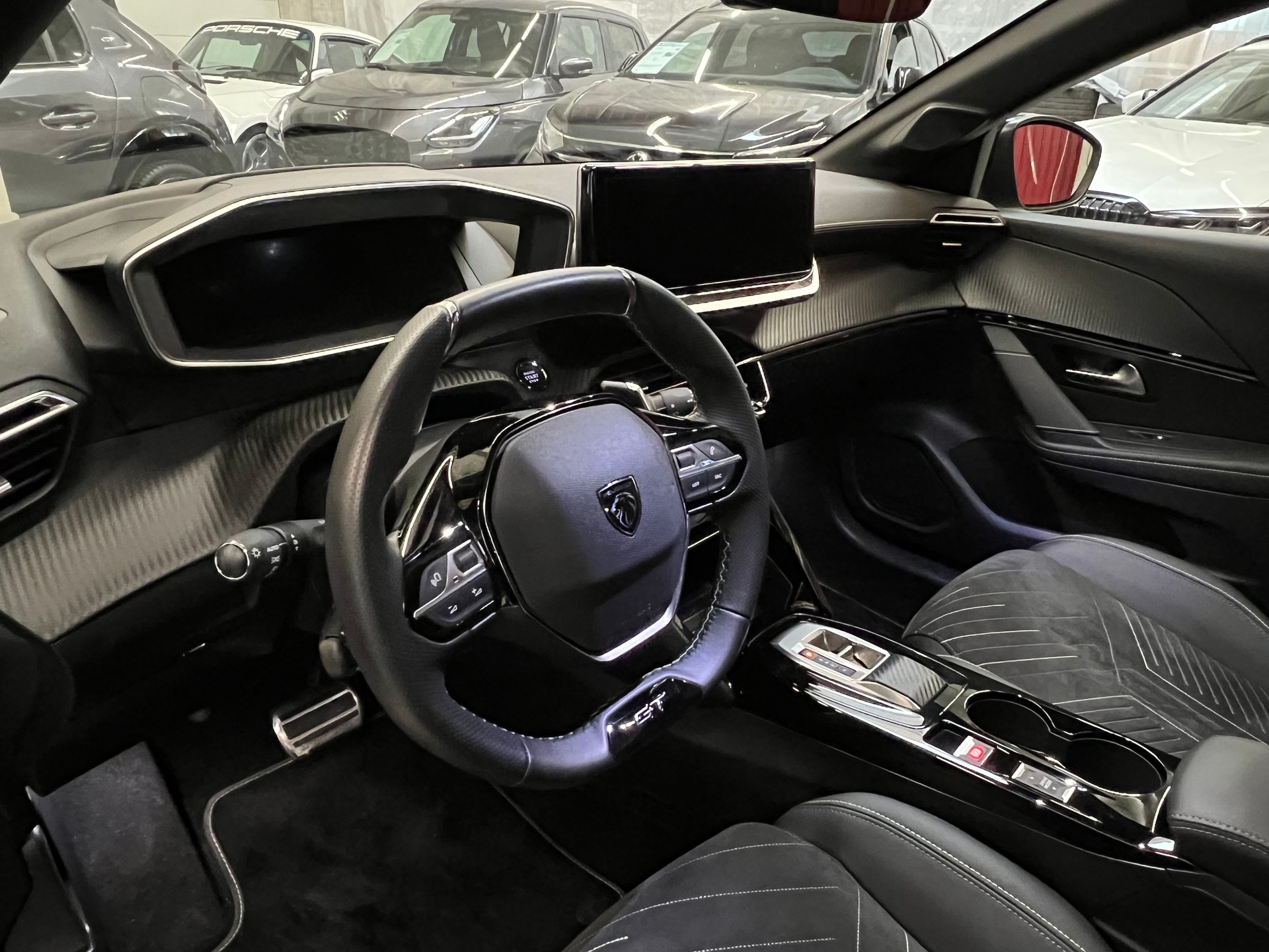 PEUGEOT 208 1.2 MHEV 145 GT-image-6