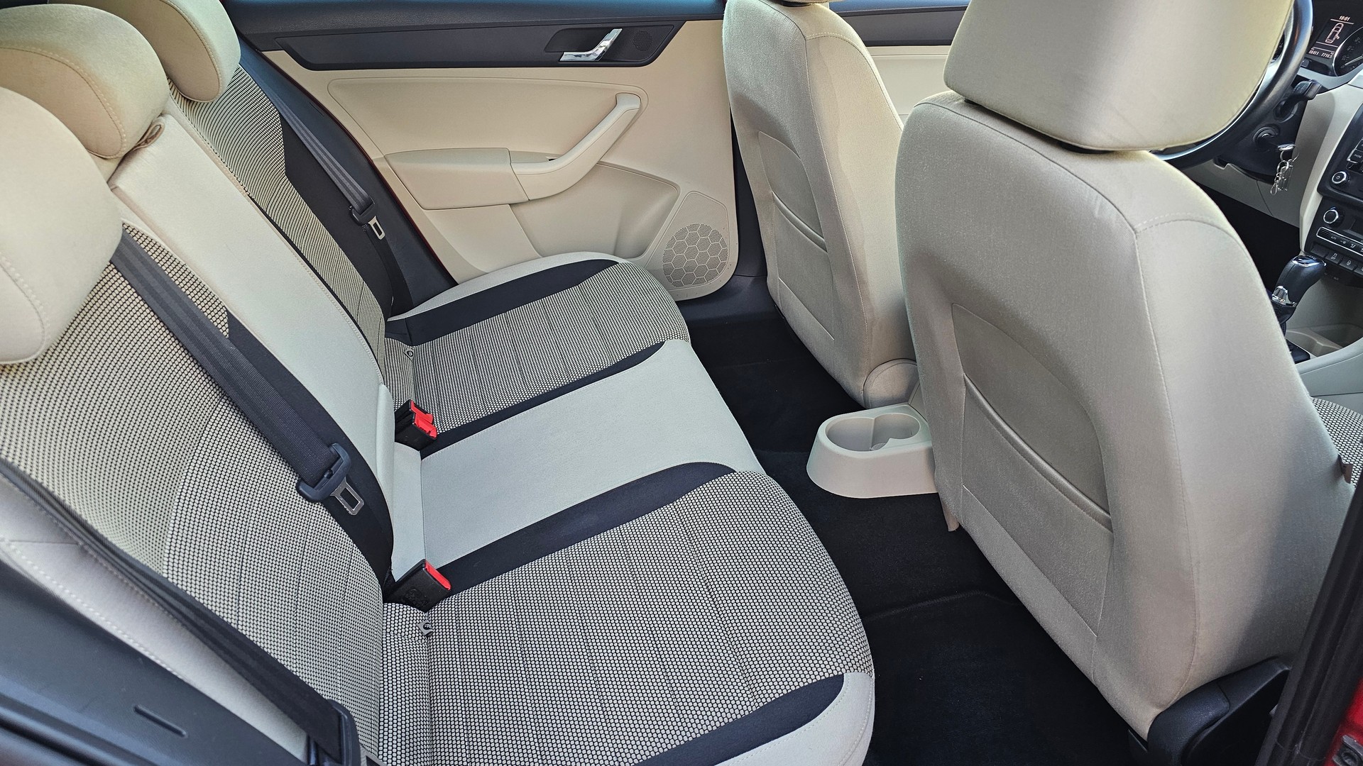 SKODA Rapid Spaceback 1.4 TSI Ambition DSG-image-12