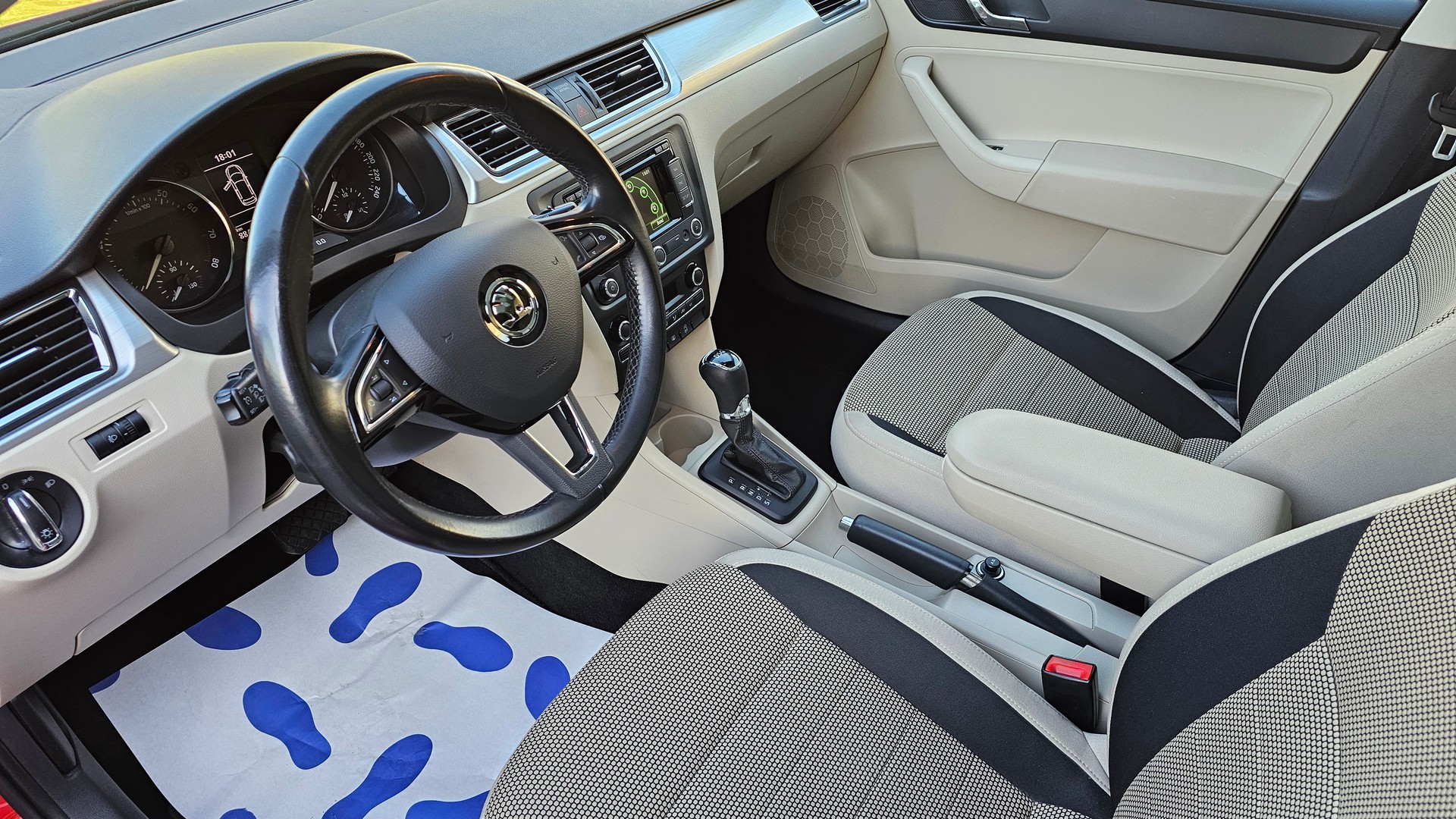 SKODA Rapid Spaceback 1.4 TSI Ambition DSG-image-9
