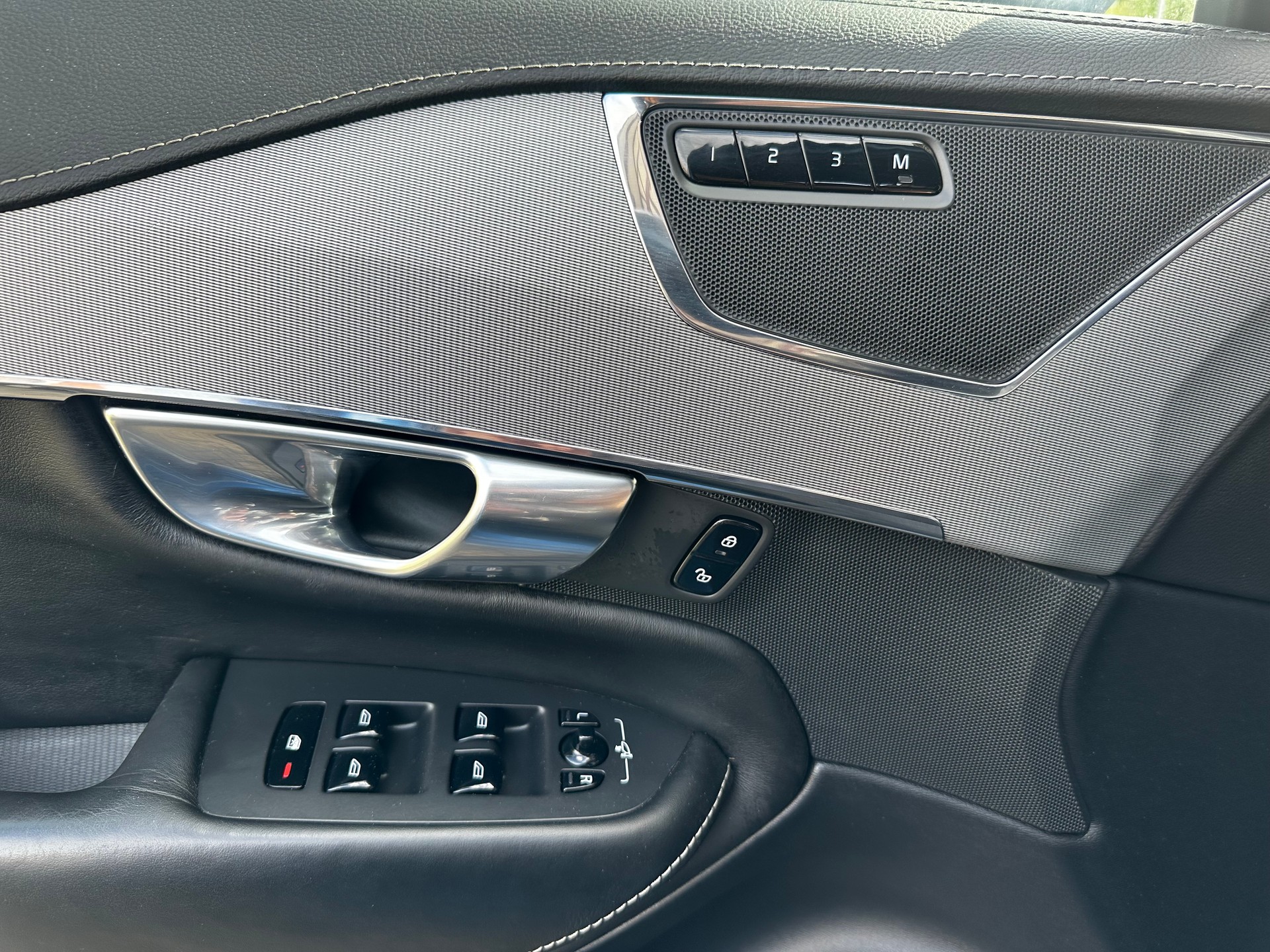 VOLVO XC90 T8 AWD R-Design Geartronic-image-11