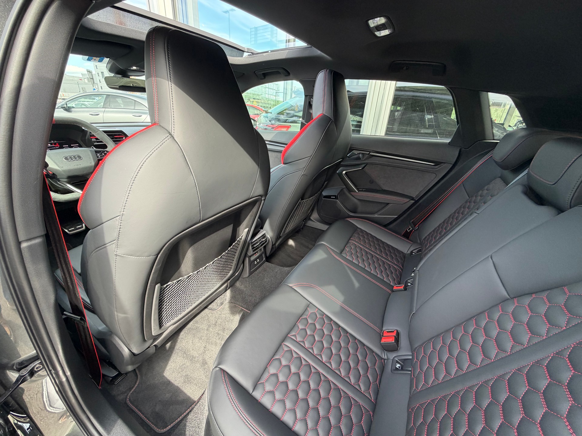 AUDI RS3 Sportback 2.5 TSI quattro S-tronic *CH FAHRZEUG*-image-14