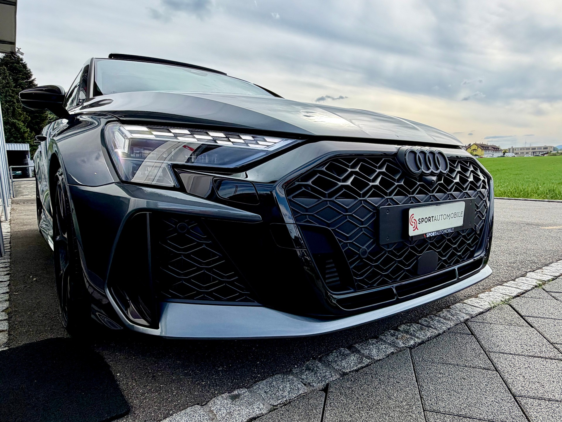 AUDI RS3 Sportback 2.5 TSI quattro S-tronic *CH FAHRZEUG*-image-4