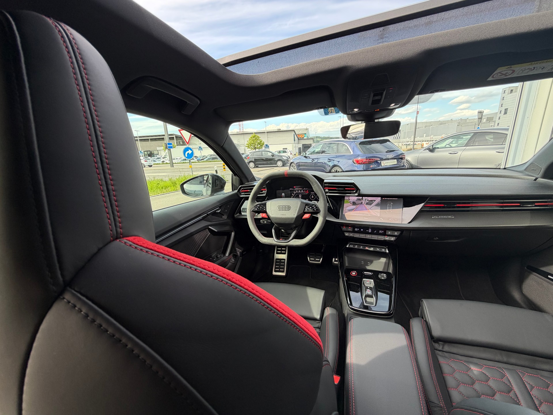 AUDI RS3 Sportback 2.5 TSI quattro S-tronic *CH FAHRZEUG*-image-12