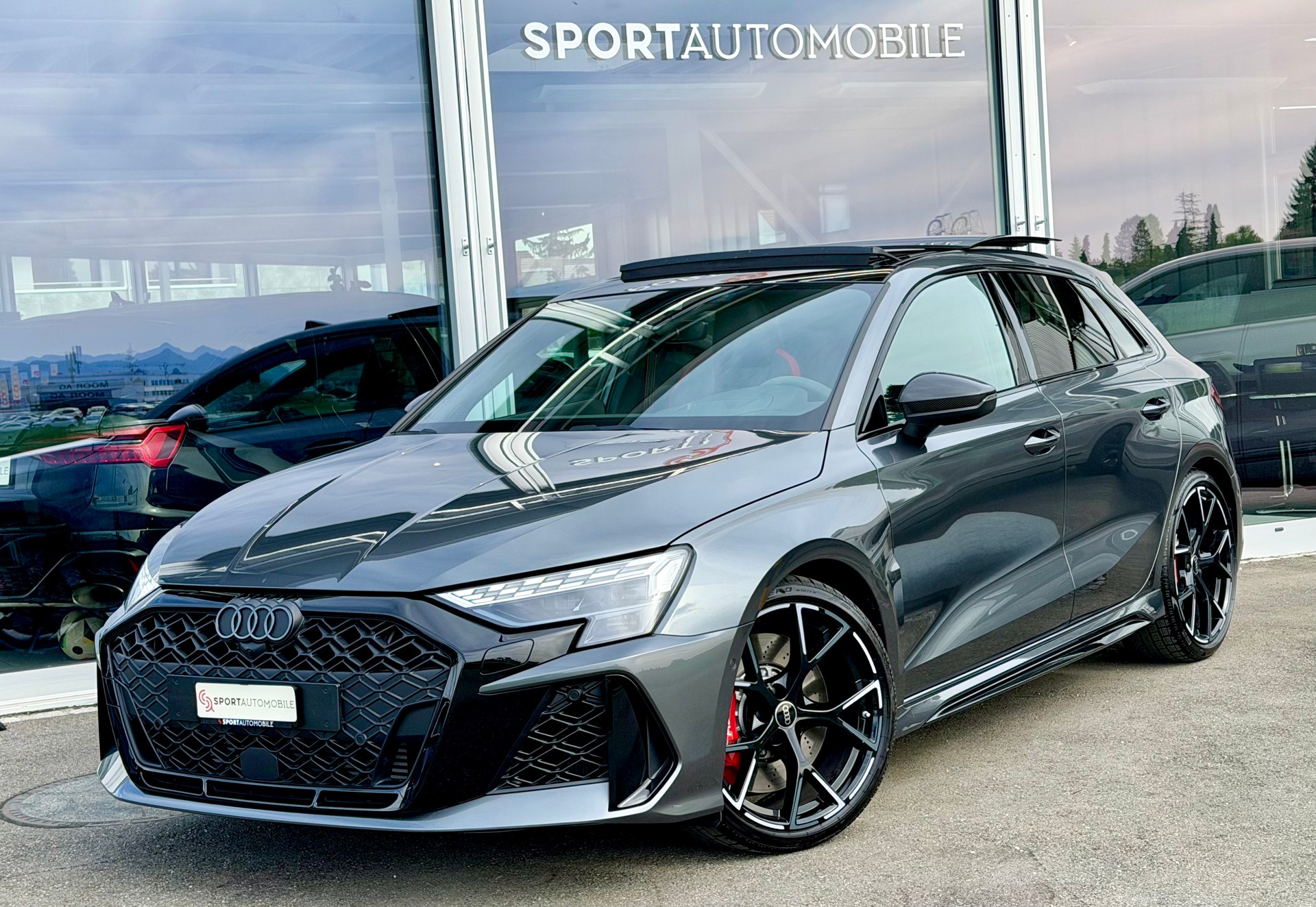 AUDI RS3 Sportback 2.5 TSI quattro S-tronic *CH FAHRZEUG*-showroom-element-1