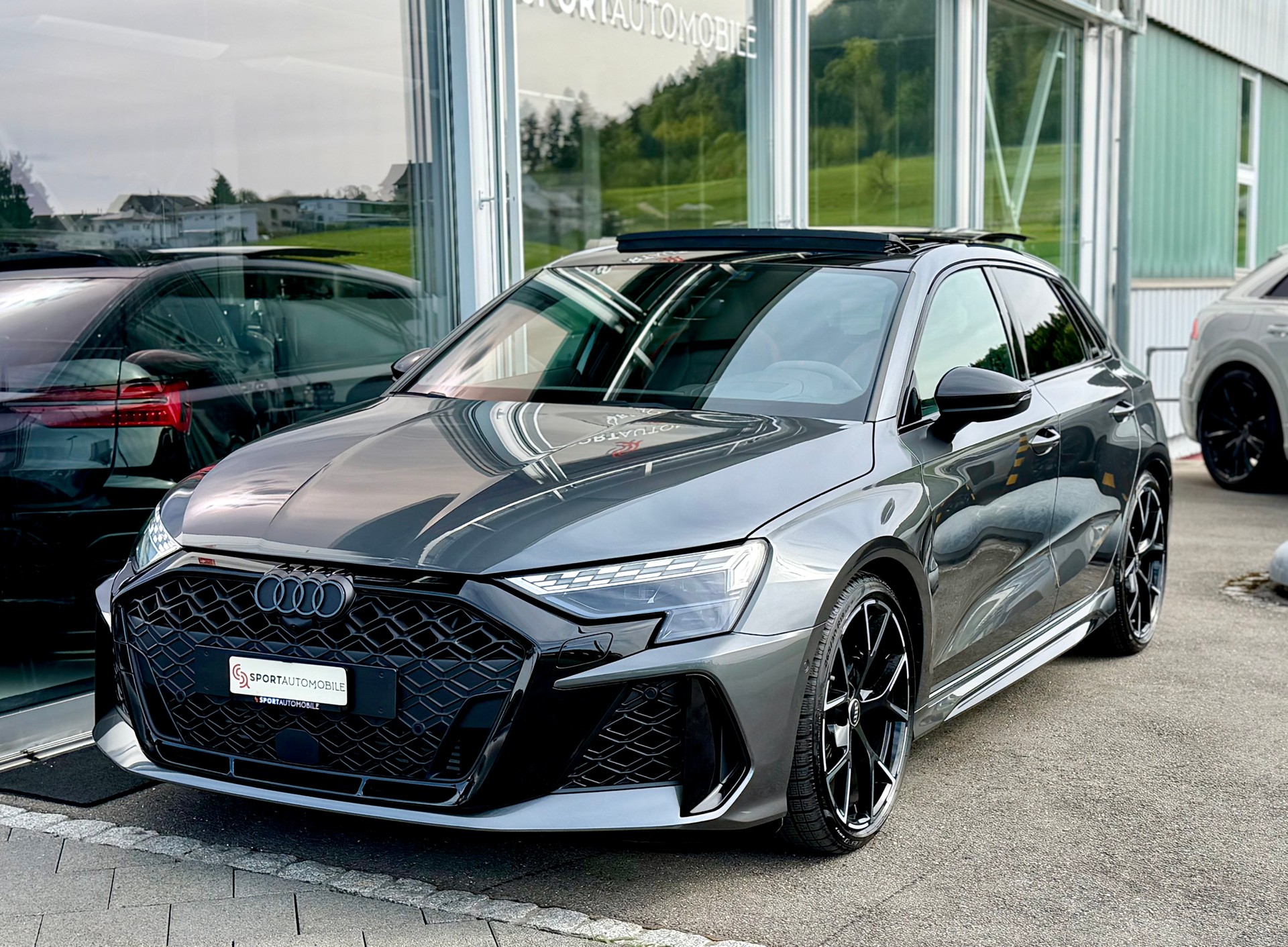 AUDI RS3 Sportback 2.5 TSI quattro S-tronic *CH FAHRZEUG*-showroom-element-2