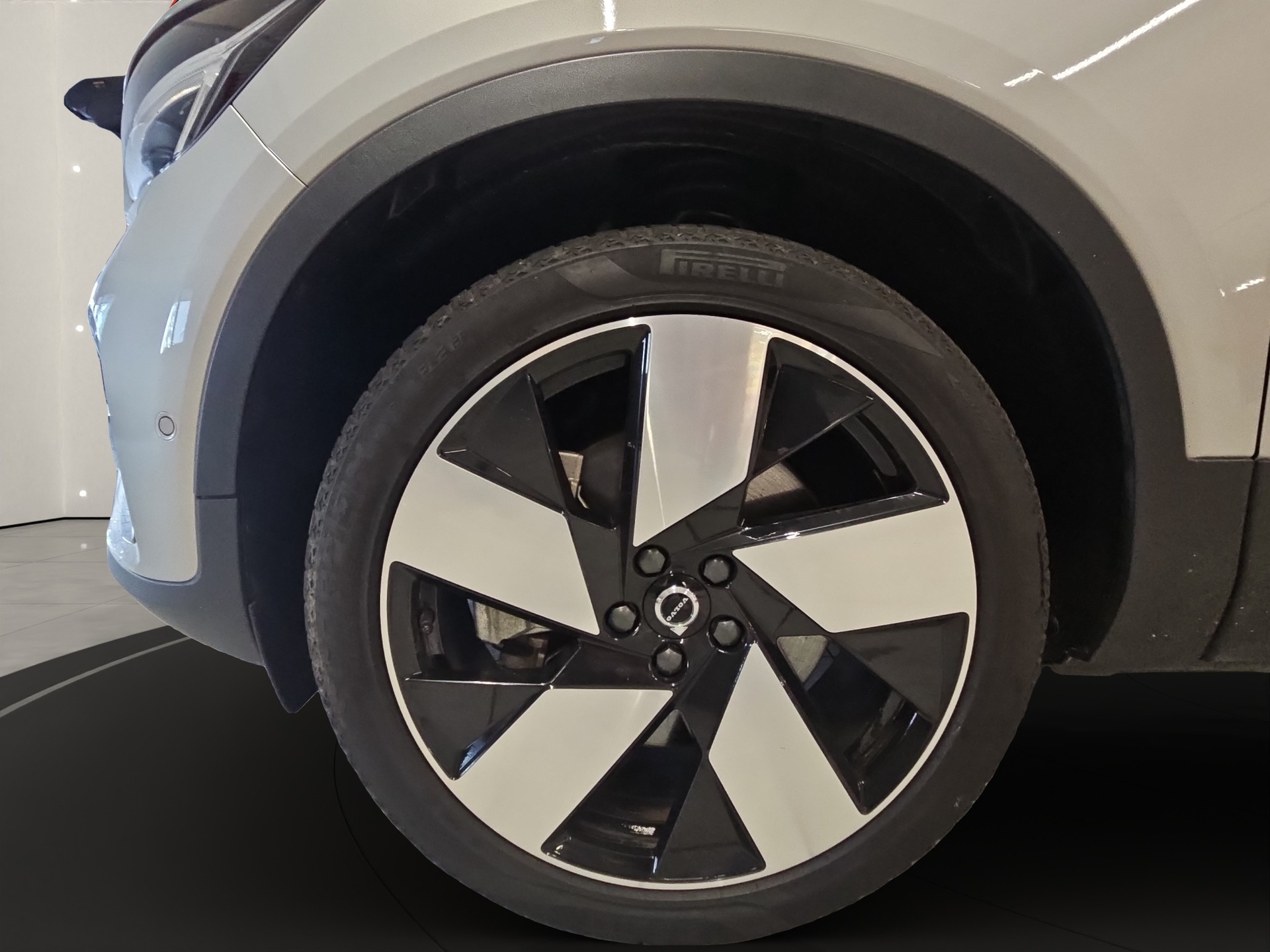 VOLVO C40 P8 Twin Recharge AWD-image-5