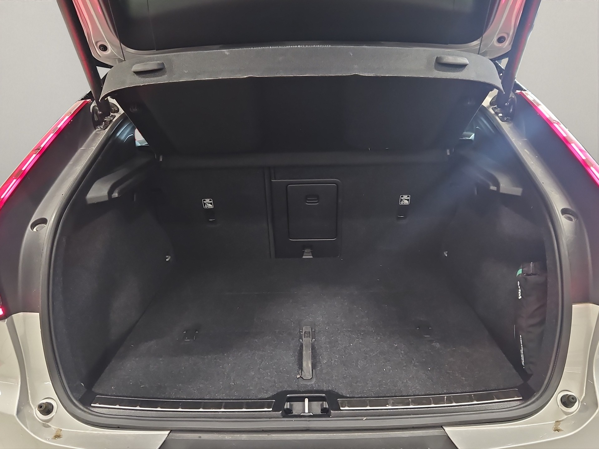 VOLVO C40 P8 Twin Recharge AWD-image-4