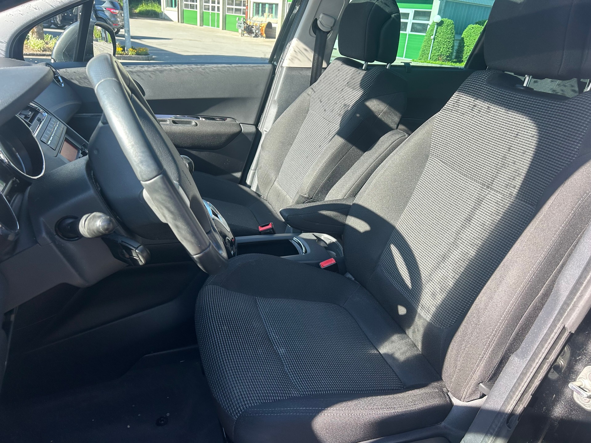PEUGEOT 5008 1.6 16V T Sport Pack-image-7