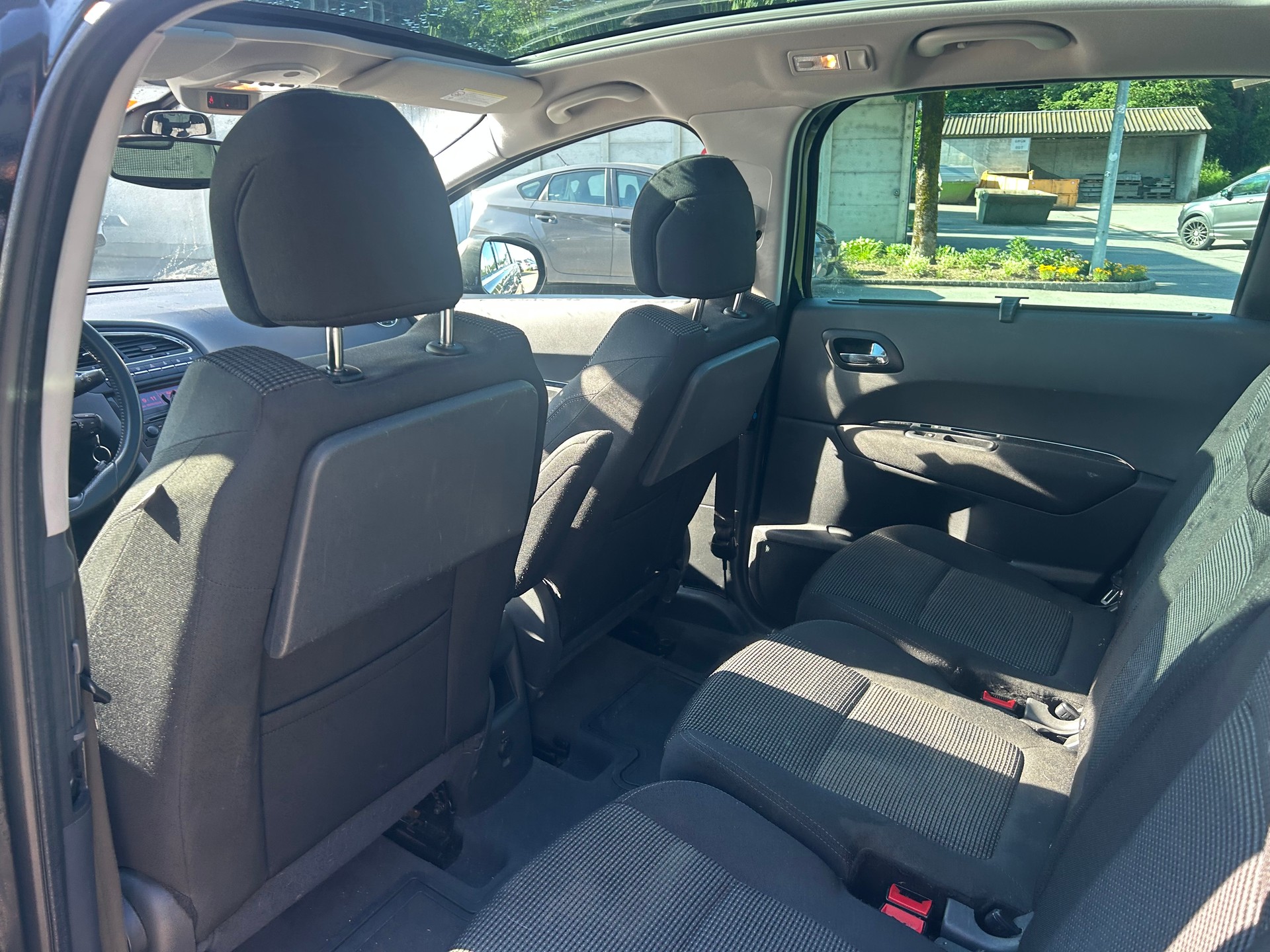 PEUGEOT 5008 1.6 16V T Sport Pack-image-5