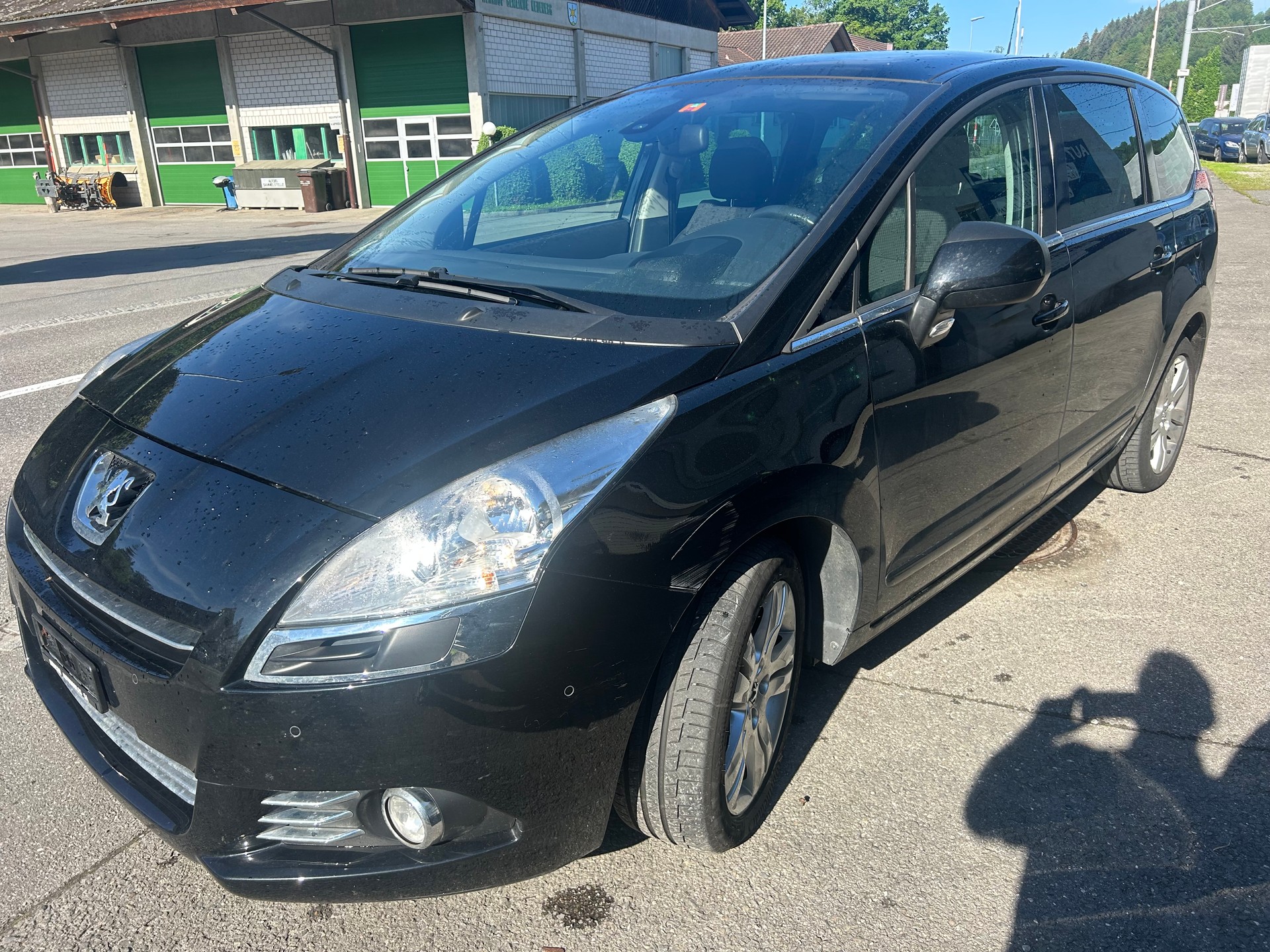 PEUGEOT 5008 1.6 16V T Sport Pack-image-2