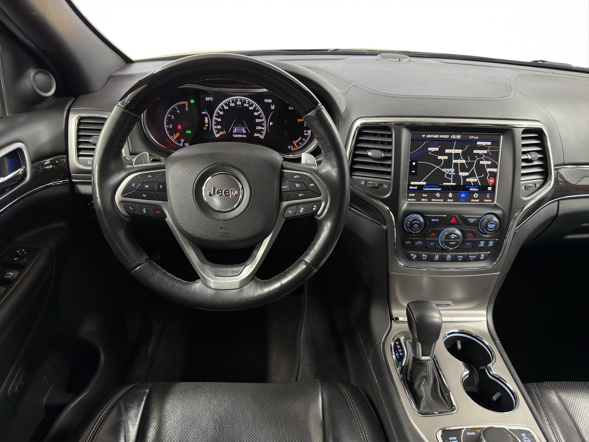 JEEP Grand Cherokee 3.0 CRD Overland Automatic-image-9